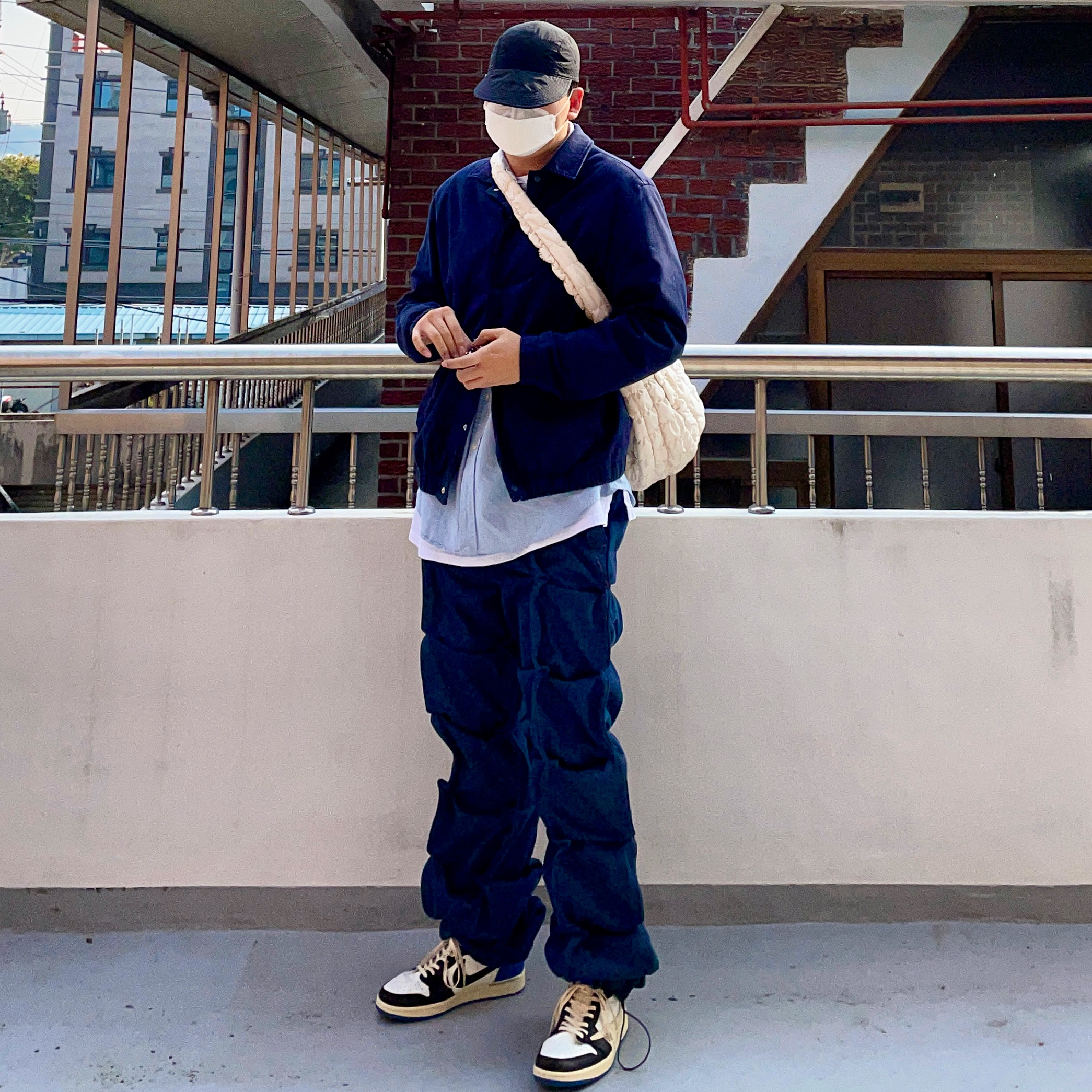 Jordan 1 x Travis Scott x Fragment Retro Low OG SP Military Blue 착용 스타일