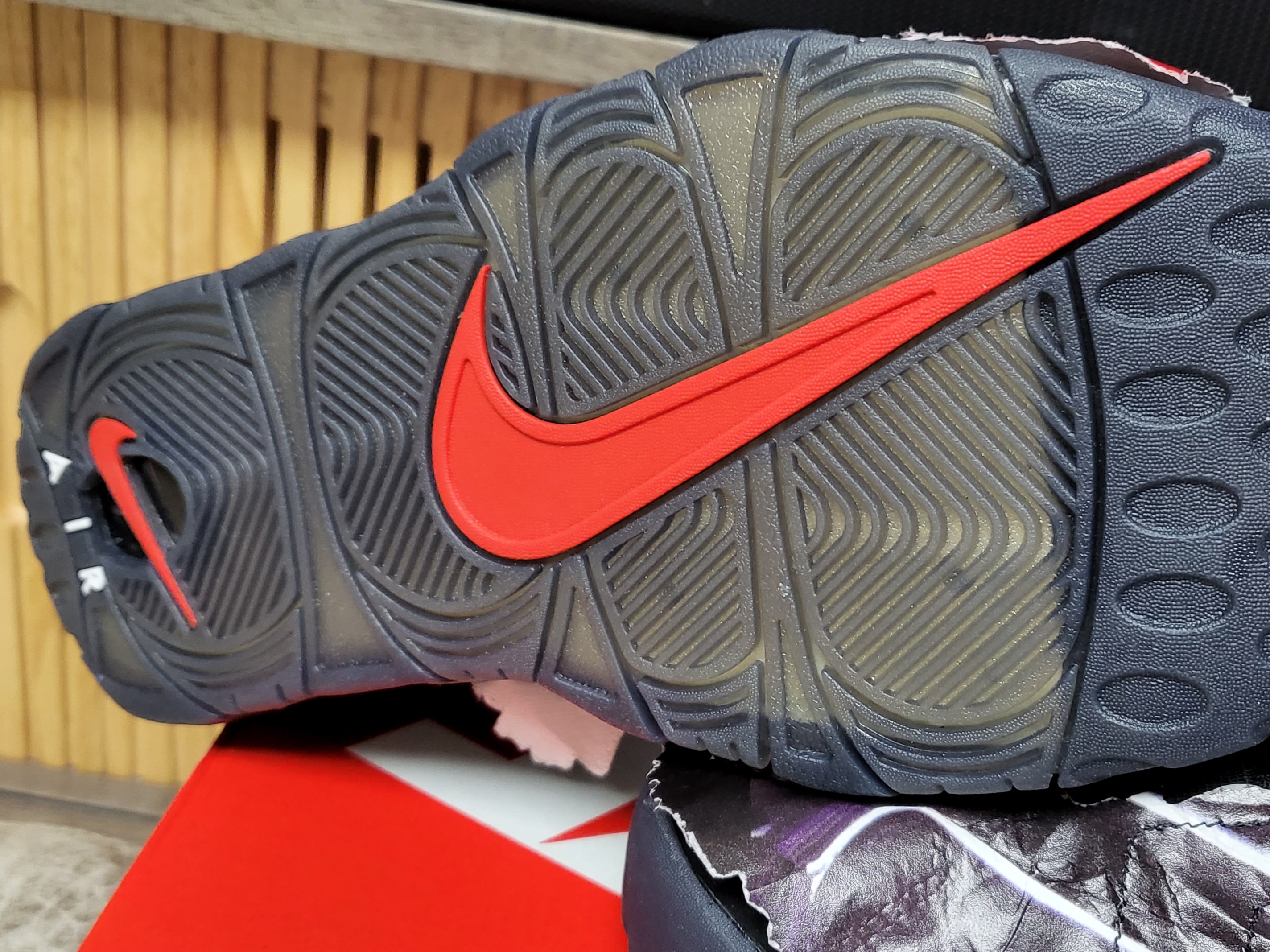 Nike Air More Uptempo 96 Maximum Volume 착용 스타일 - 3