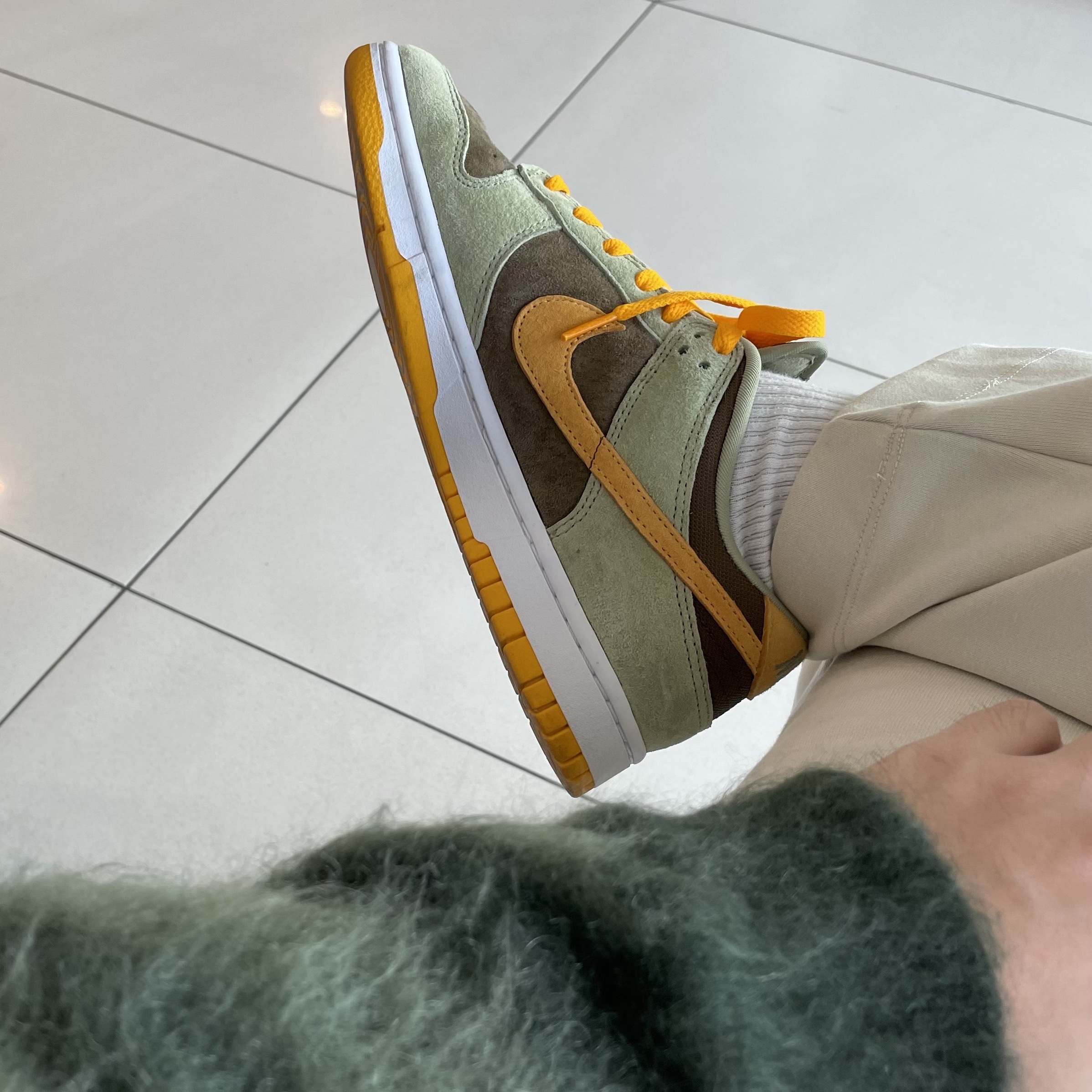 Nike Dunk Low SE Dusty Olive 착용 스타일
