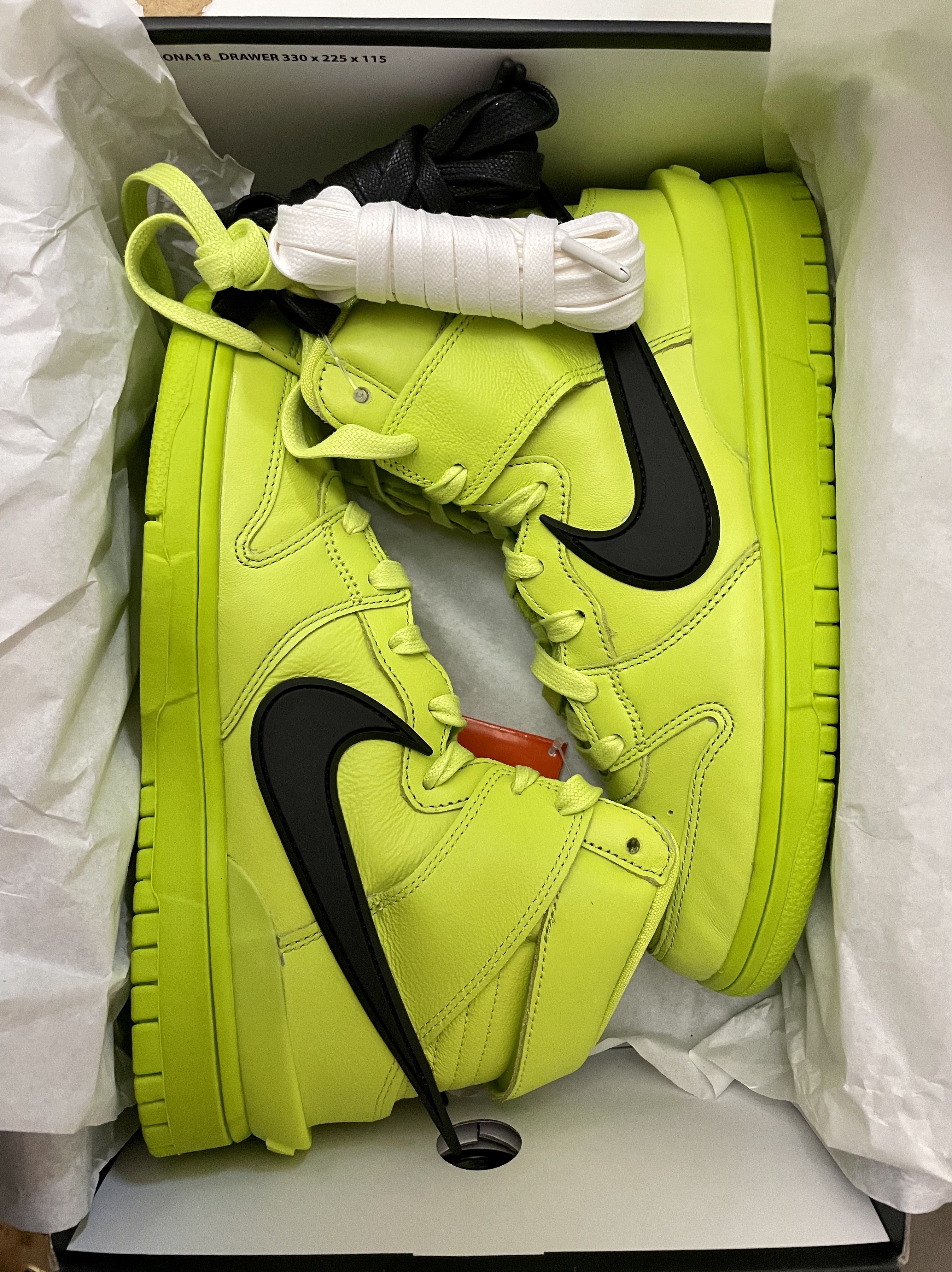 Nike x Ambush Dunk High Flash Lime 착용 스타일