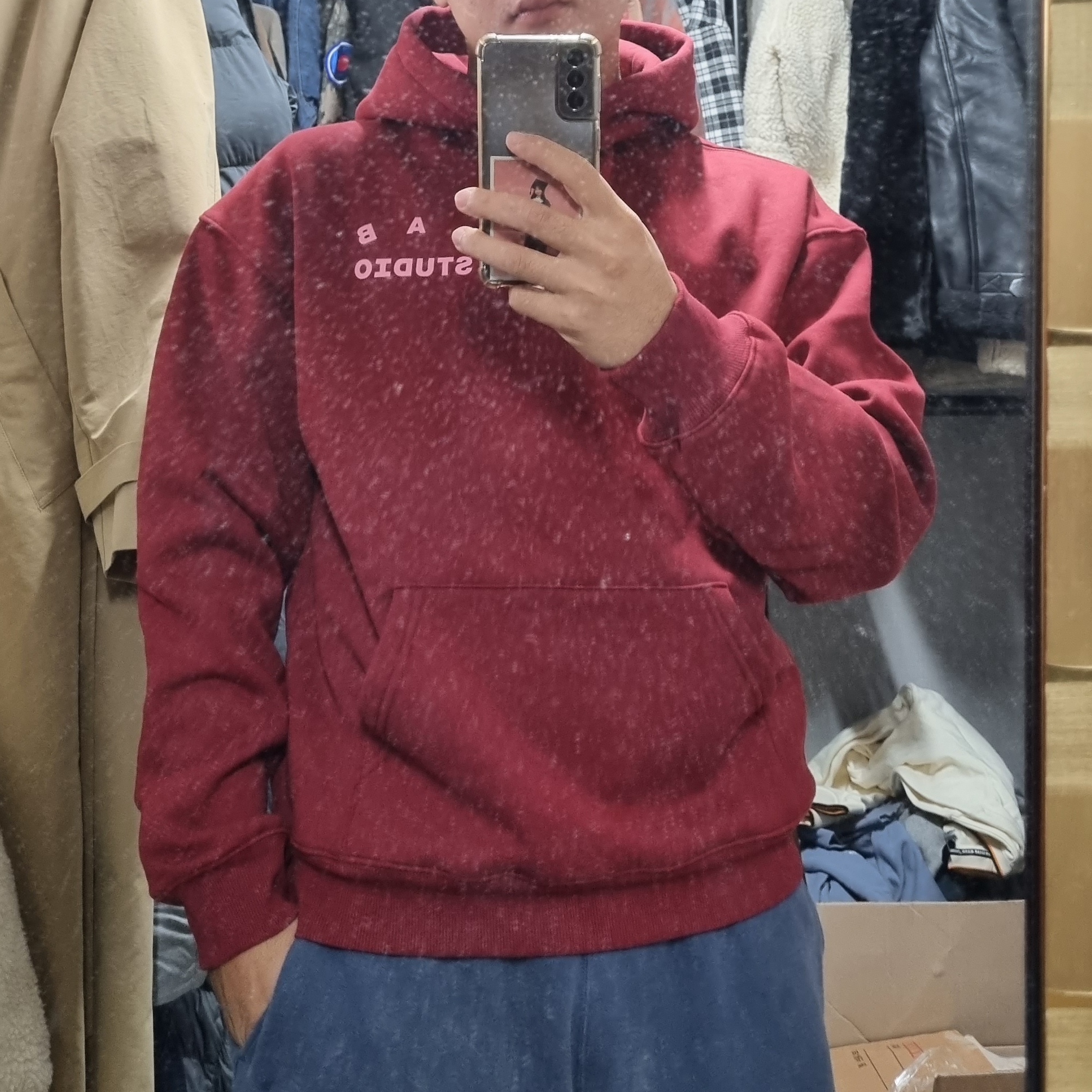 IAB Studio Hoodie Raspberry 착용 스타일 - 1