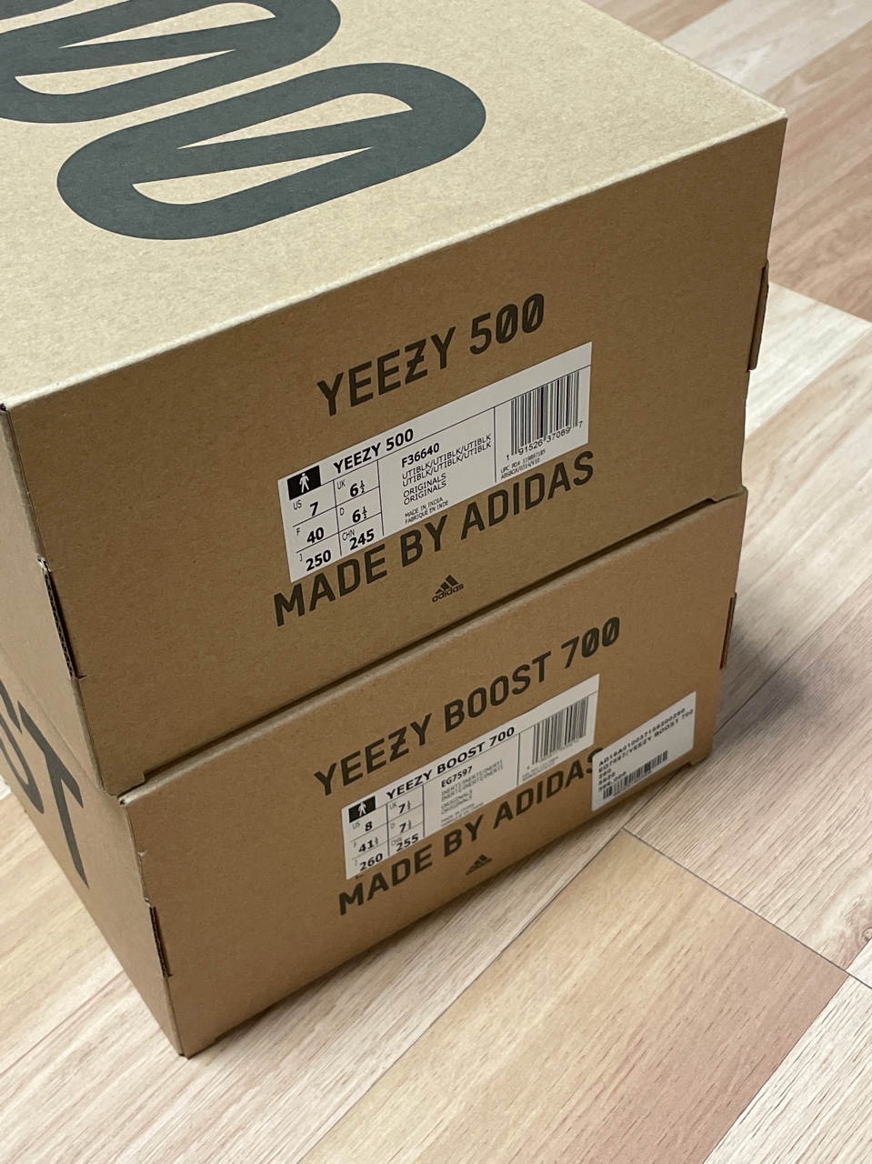 Adidas Yeezy 500 Utility Black 2018/2020, Adidas Yeezy Boost 700 Inertia 착용 스타일