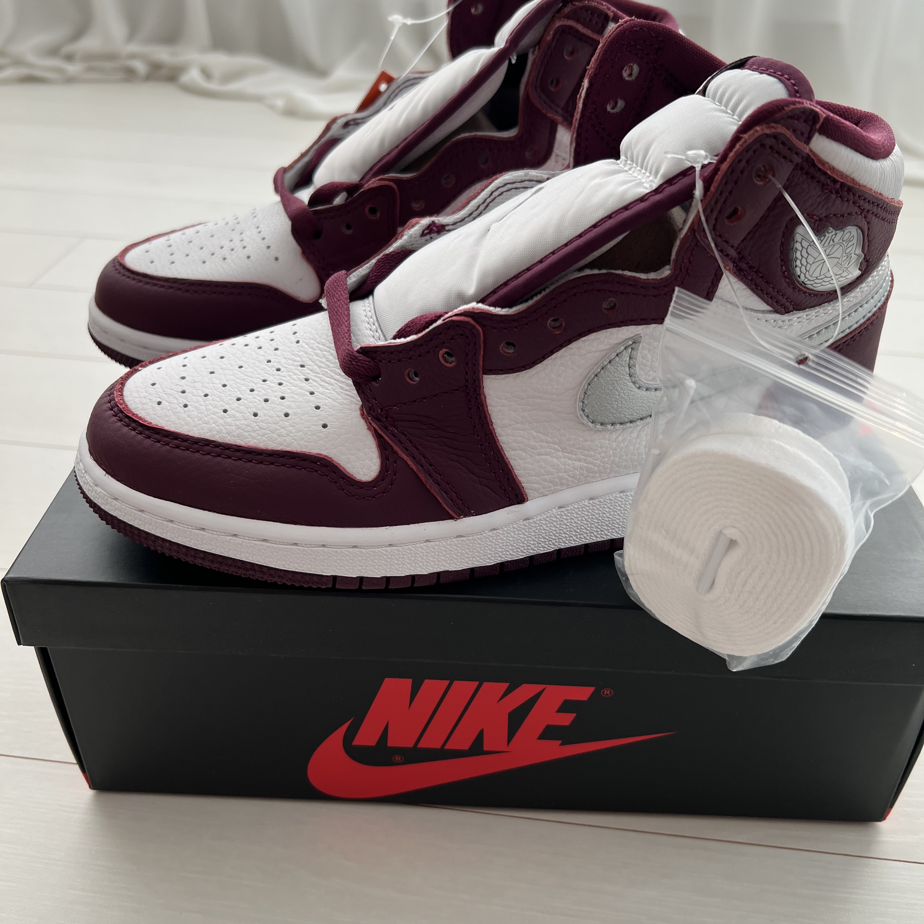 (GS) Jordan 1 Retro High OG Bordeaux 착용 스타일 - 3