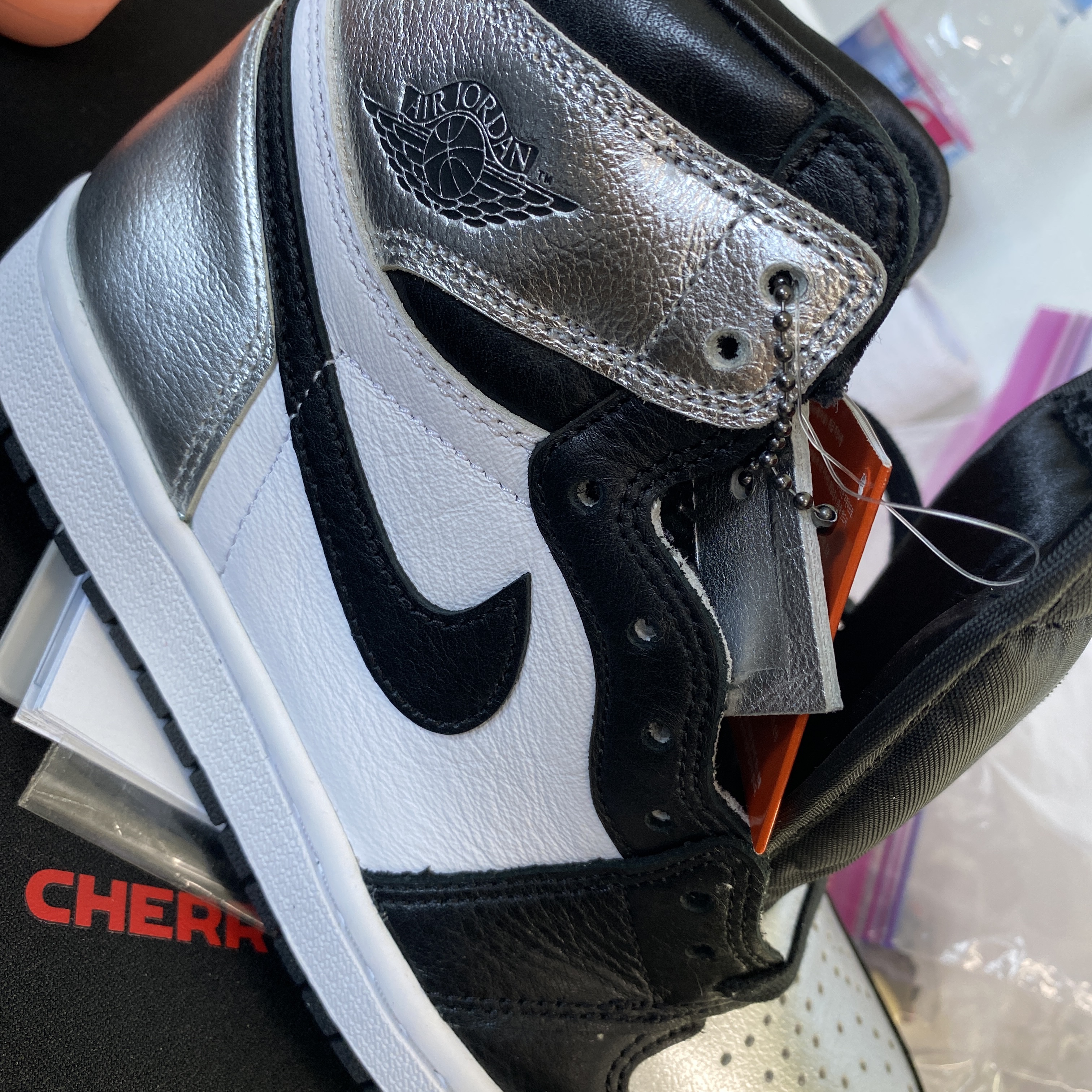 (W) Jordan 1 Retro High OG Silver Toe 착용 스타일 - 2