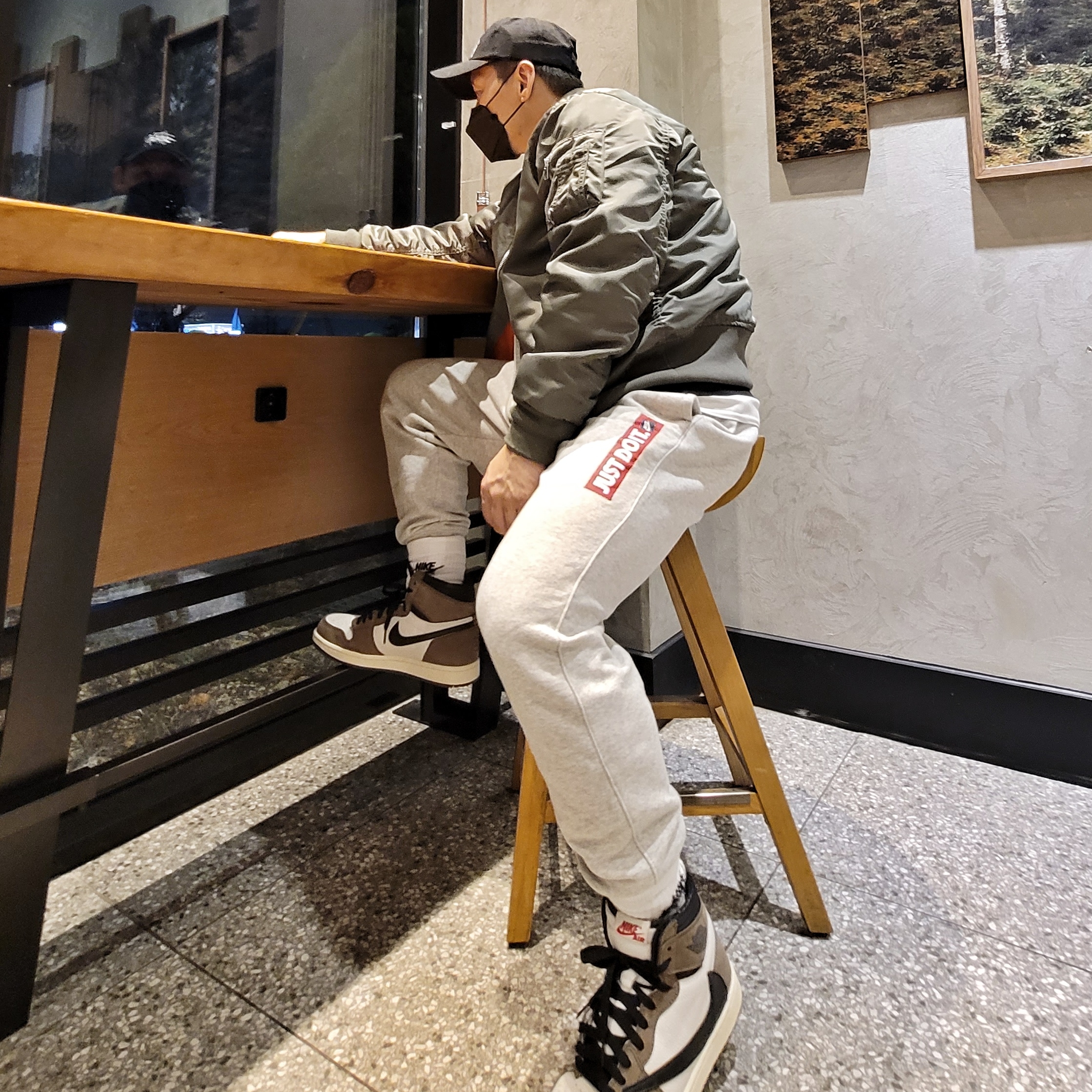 Nike NSW Punk Bomber Jacket - Asia, Jordan 1 x Travis Scott Retro High OG SP Mocha 착용 스타일 - 1