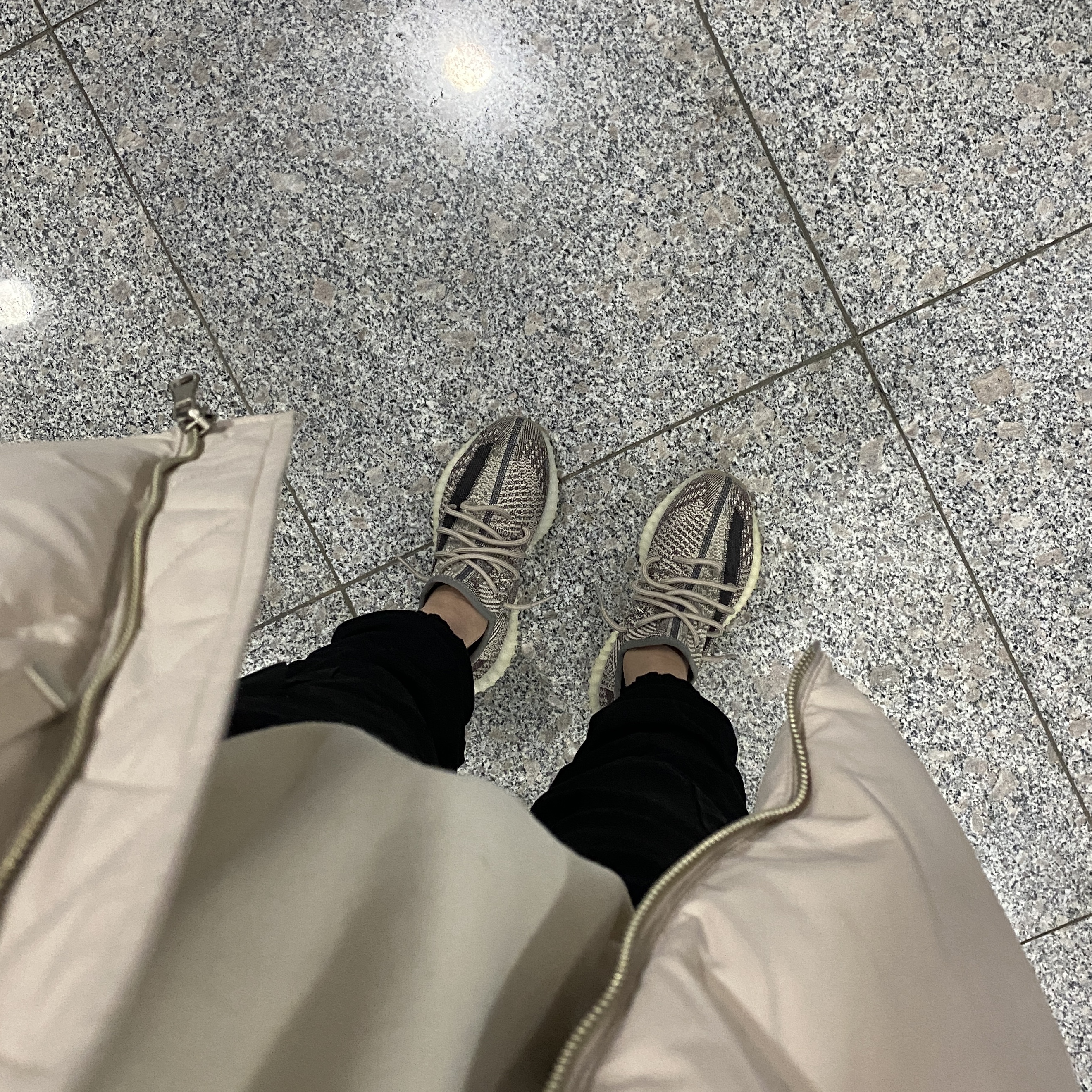Adidas Yeezy Boost 350 V2 Zyon 착용 스타일