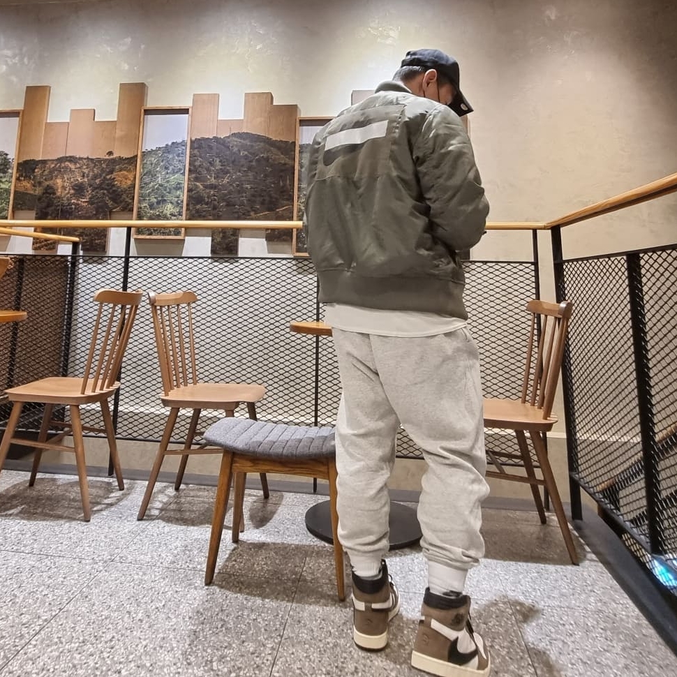 Nike NSW Punk Bomber Jacket - Asia, Jordan 1 x Travis Scott Retro High OG SP Mocha 착용 스타일 - 2