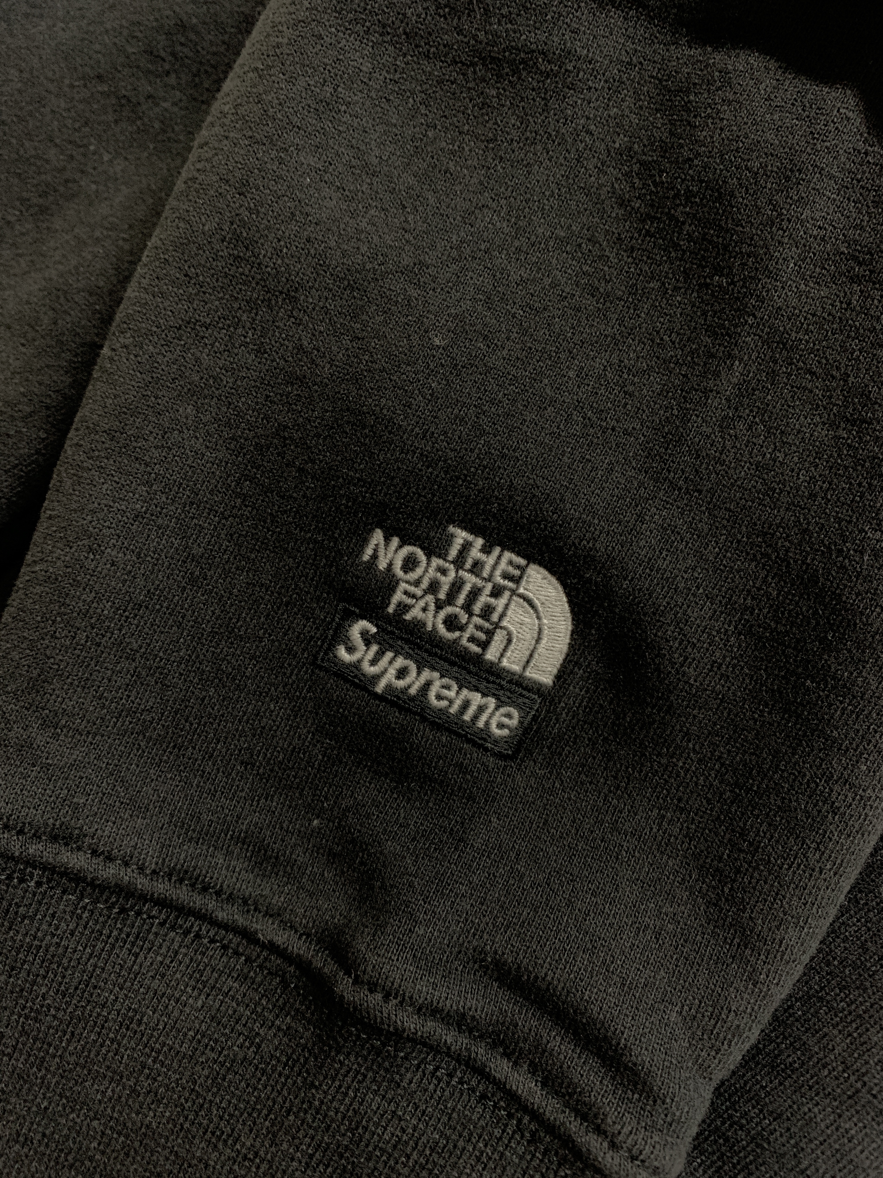 Supreme x The North Face Lenticular Mountains Hooded Sweatshirt Black - 21FW 착용 스타일