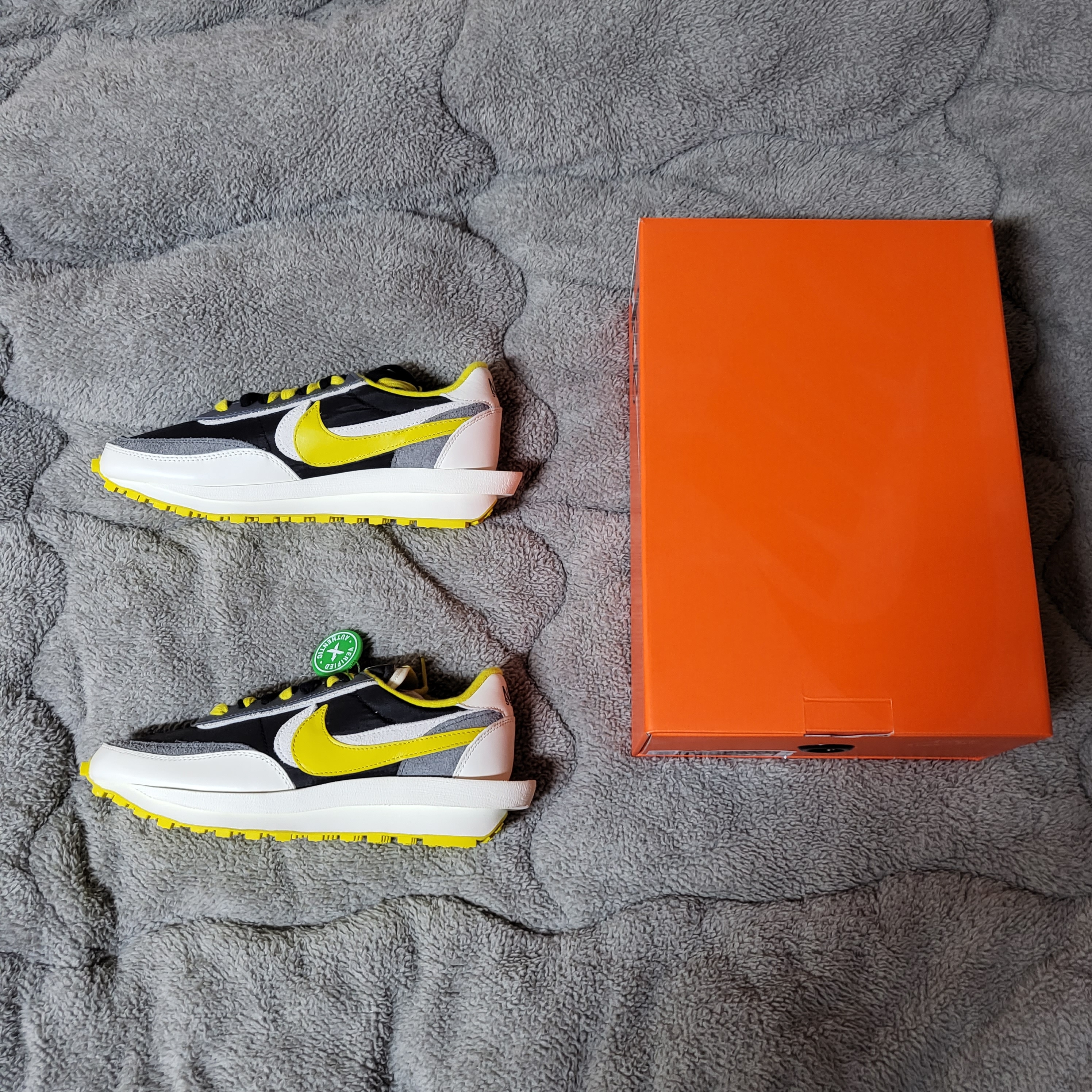 Nike x Sacai x Undercover LDWaffle Black Bright Citron, Nike x Sacai x Undercover LDWaffle Night Maroon Team Royal 착용 스타일 - 1