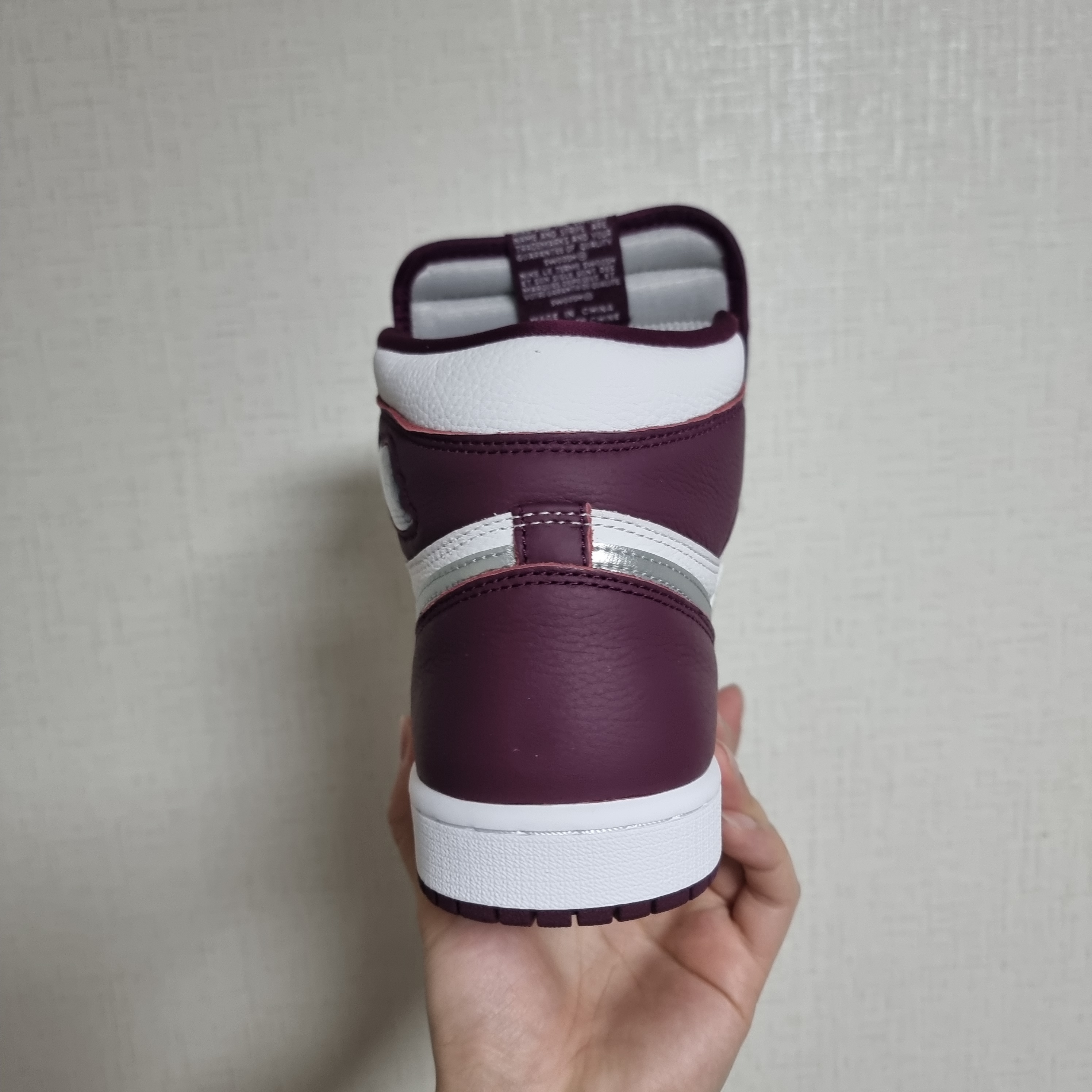 Jordan 1 Retro High OG Bordeaux 착용 스타일 - 3