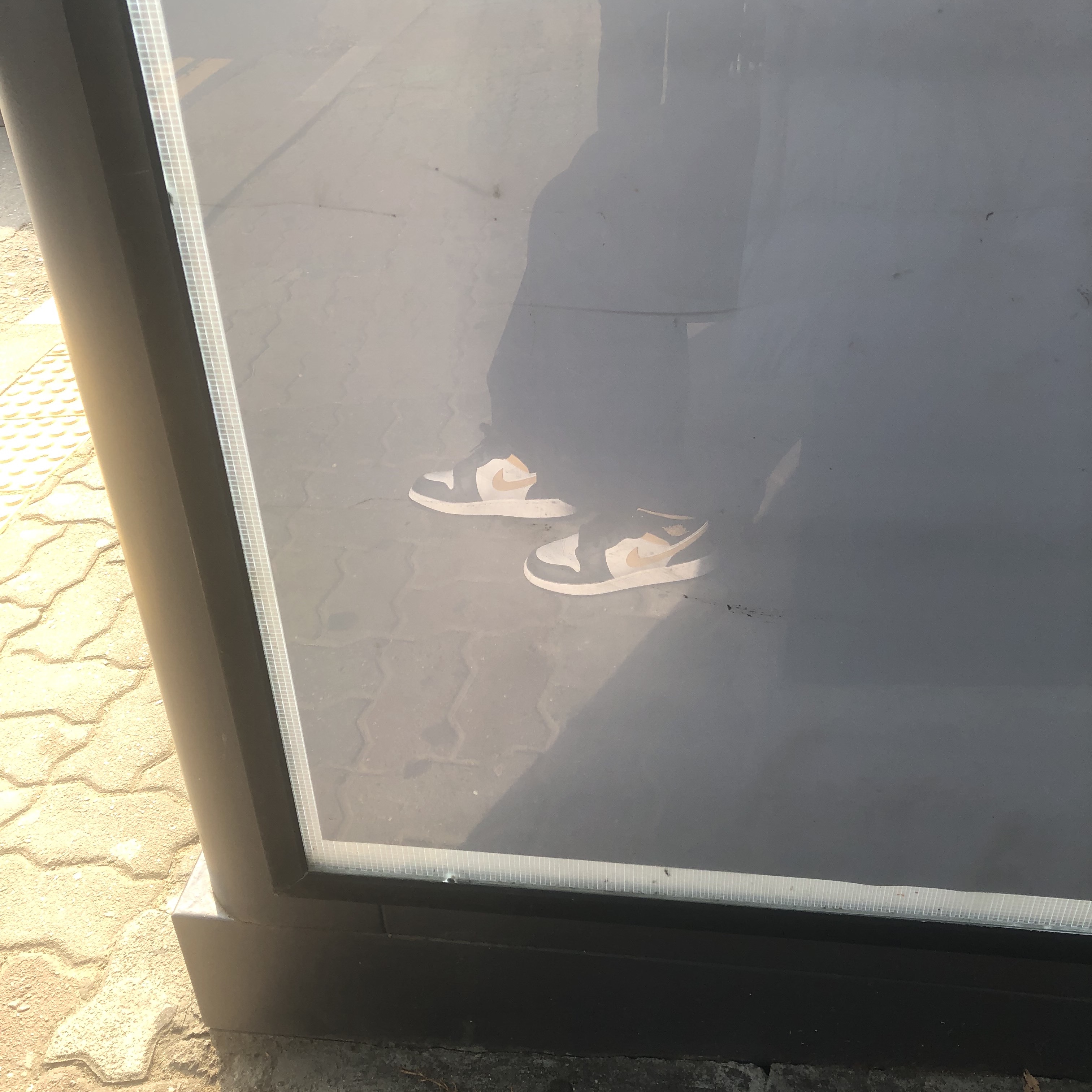 Jordan 1 Mid Pollen 착용 스타일