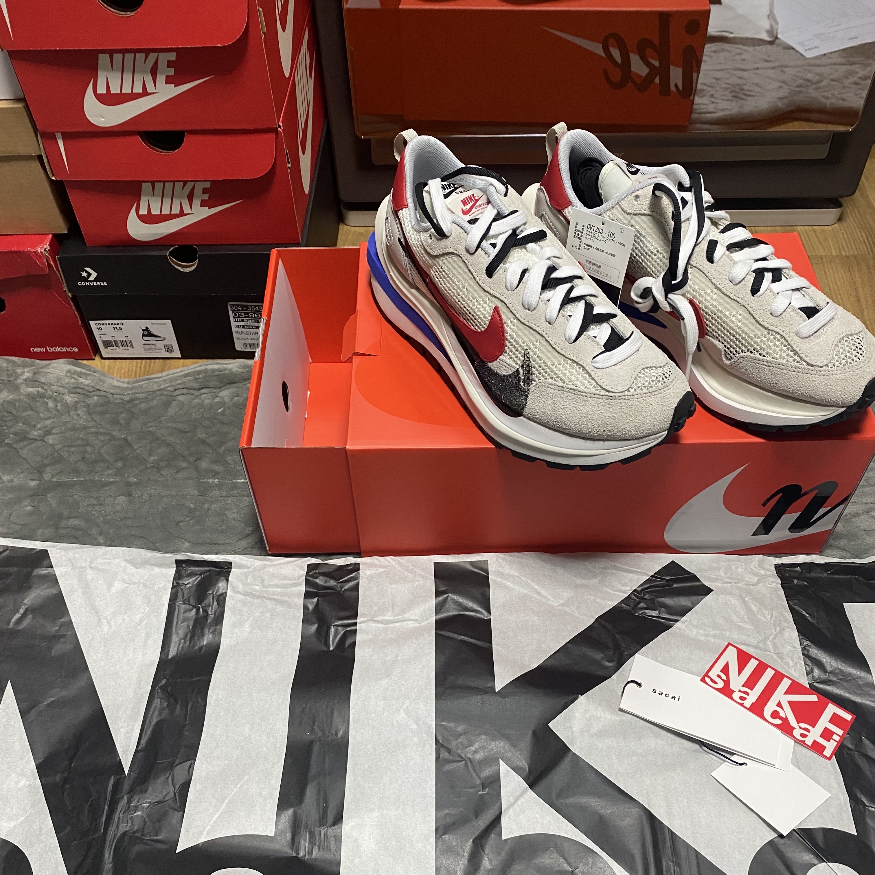 Nike x Sacai VaporWaffle Royal Fuchsia 착용 스타일 - 2