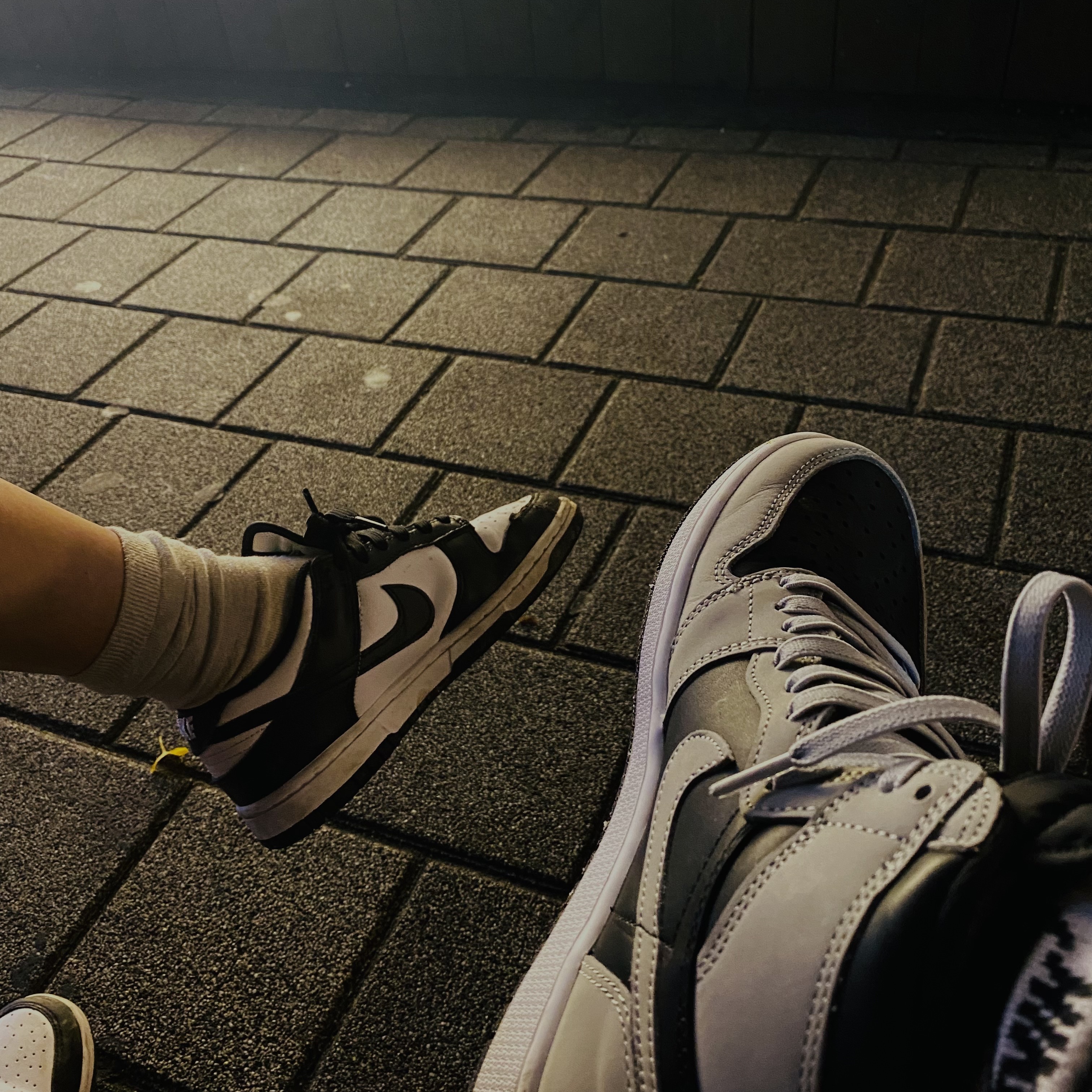 (W) Nike Dunk Low Black, Jordan 1 Retro High OG Shadow 2.0 착용 스타일