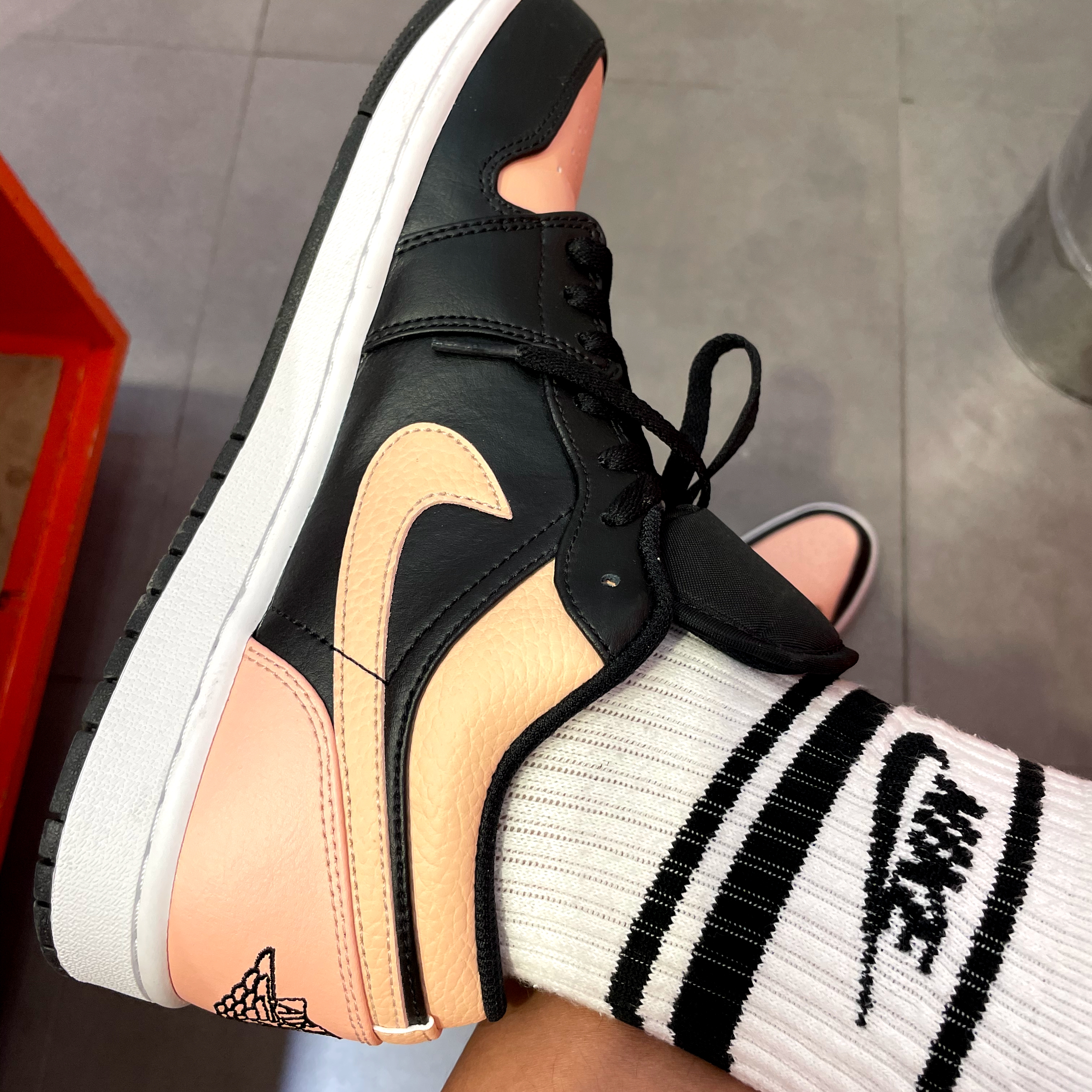 Jordan 1 Low Crimson Tint 착용 스타일