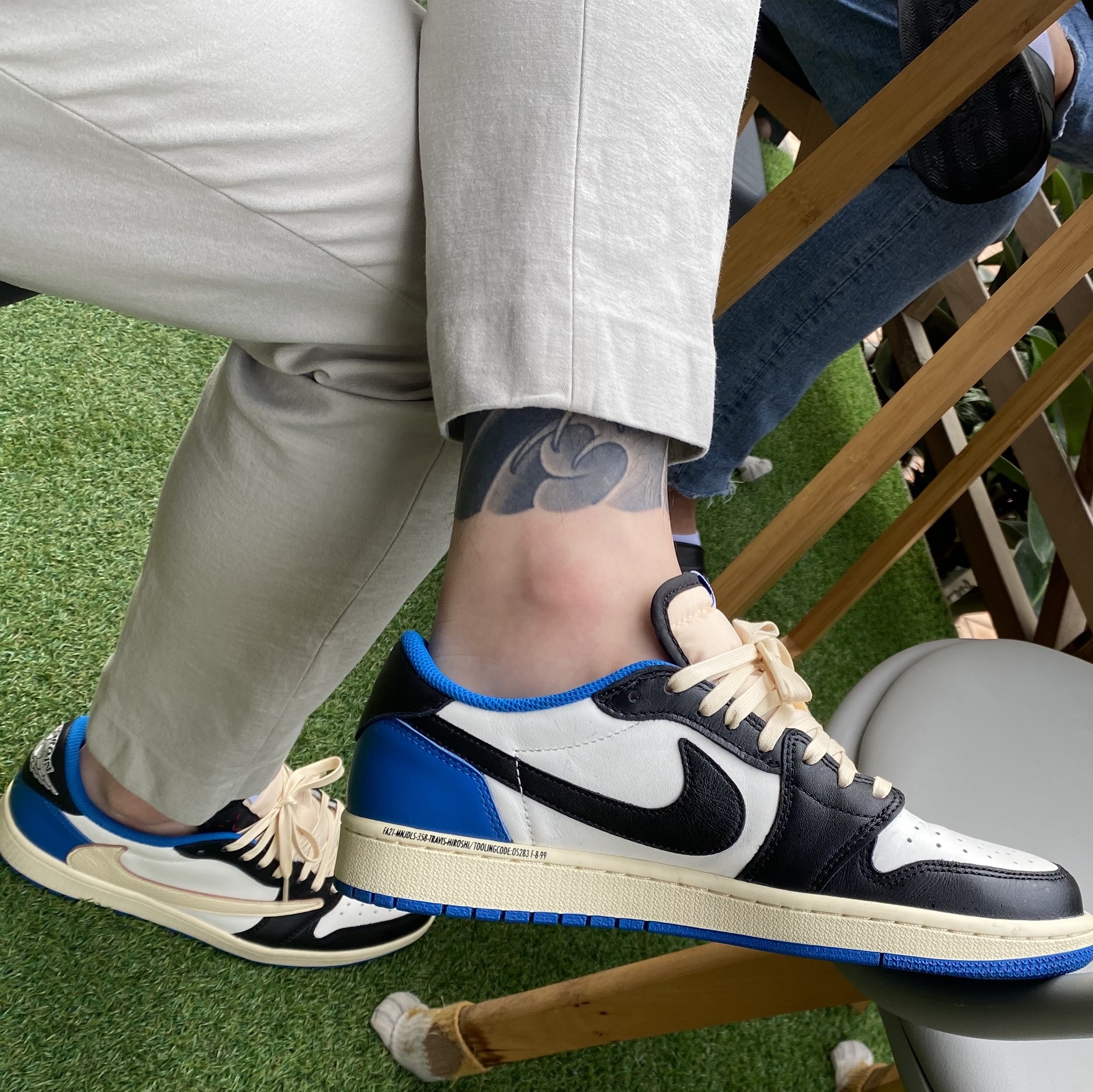 Jordan 1 x Travis Scott x Fragment Retro Low OG SP Military Blue 착용 스타일 - 2