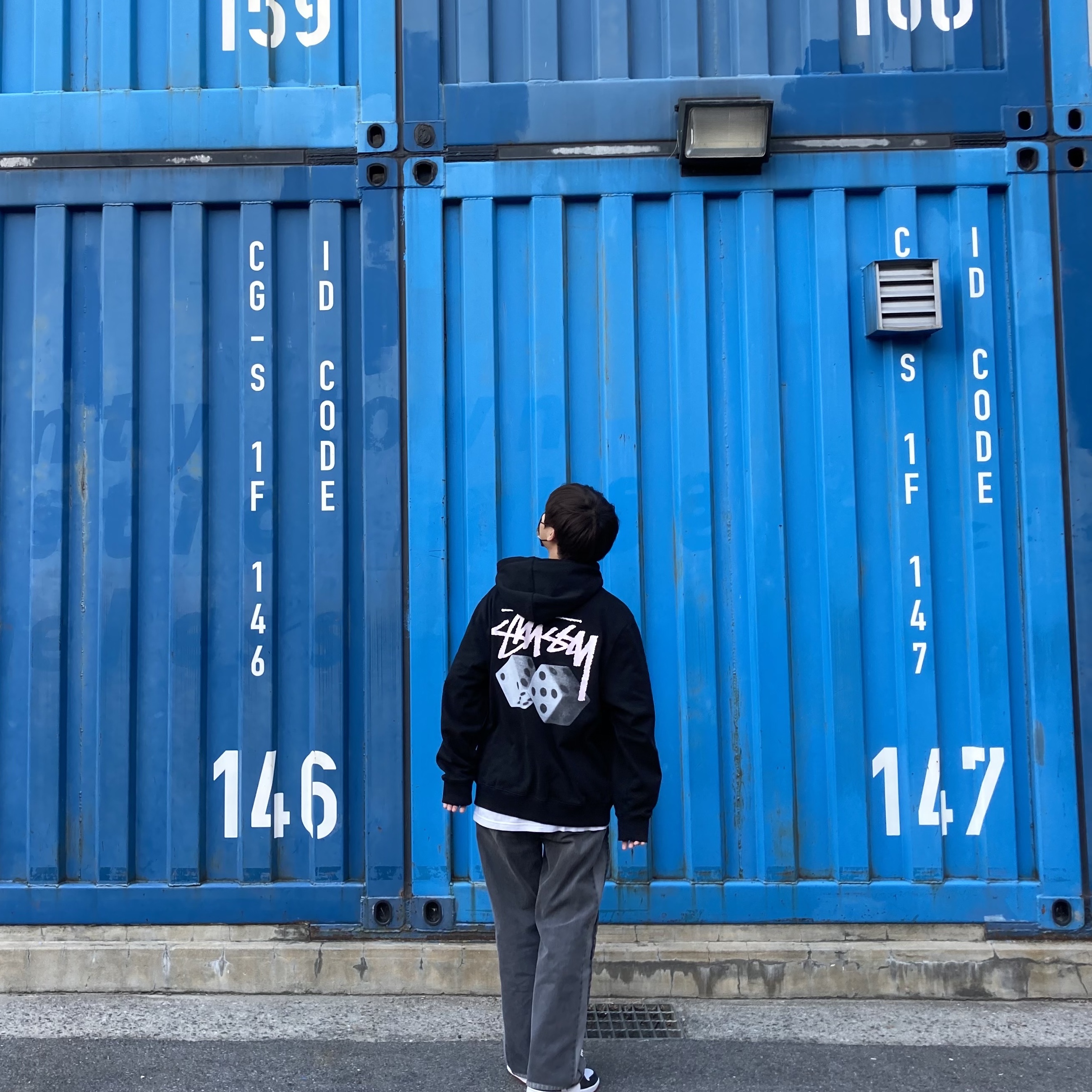 Stussy Roll The Dice Hoodie Black, Jordan 1 Mid Gym Red Black White 착용 스타일