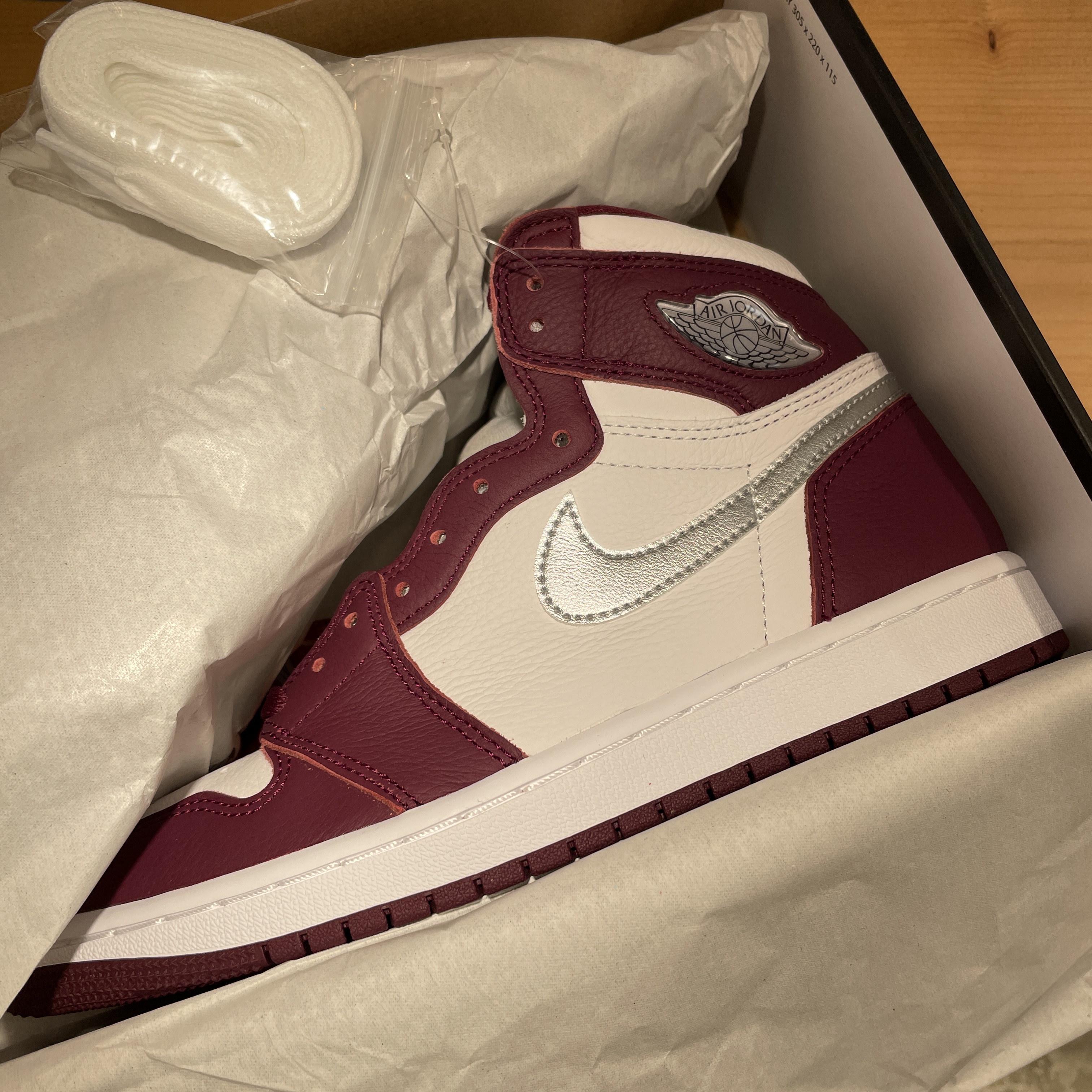 Jordan 1 Retro High OG Bordeaux 착용 스타일 - 1