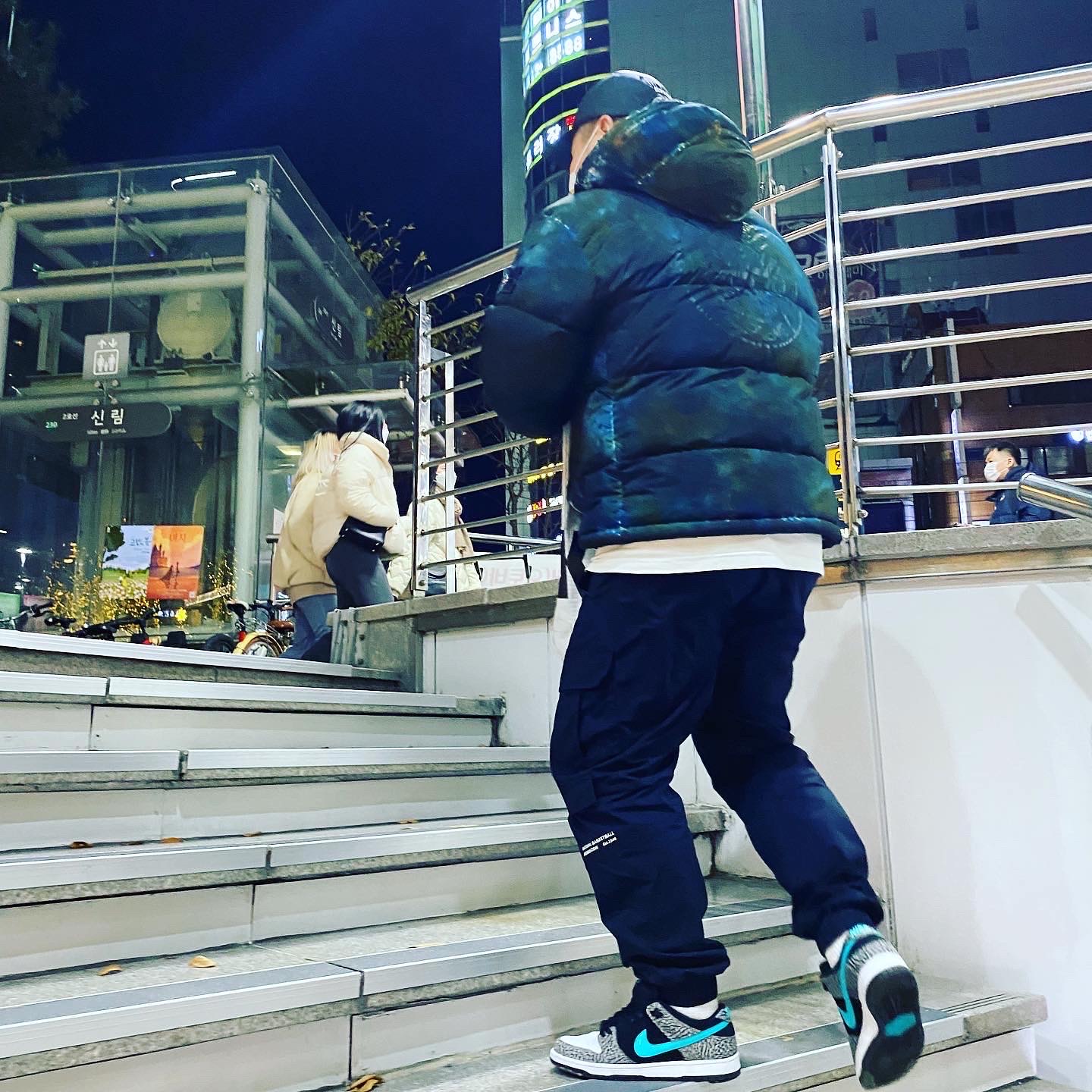 Supreme x Stone Island Painted Camo Crinkle Down Jacket Dark Teal - 20FW, Nike SB Dunk Low Pro Clear Jade 착용 스타일