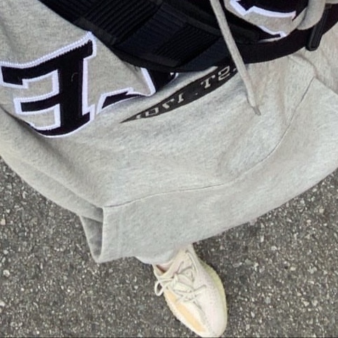 Adidas Yeezy Boost 350 V2 Light 착용 스타일 - 2