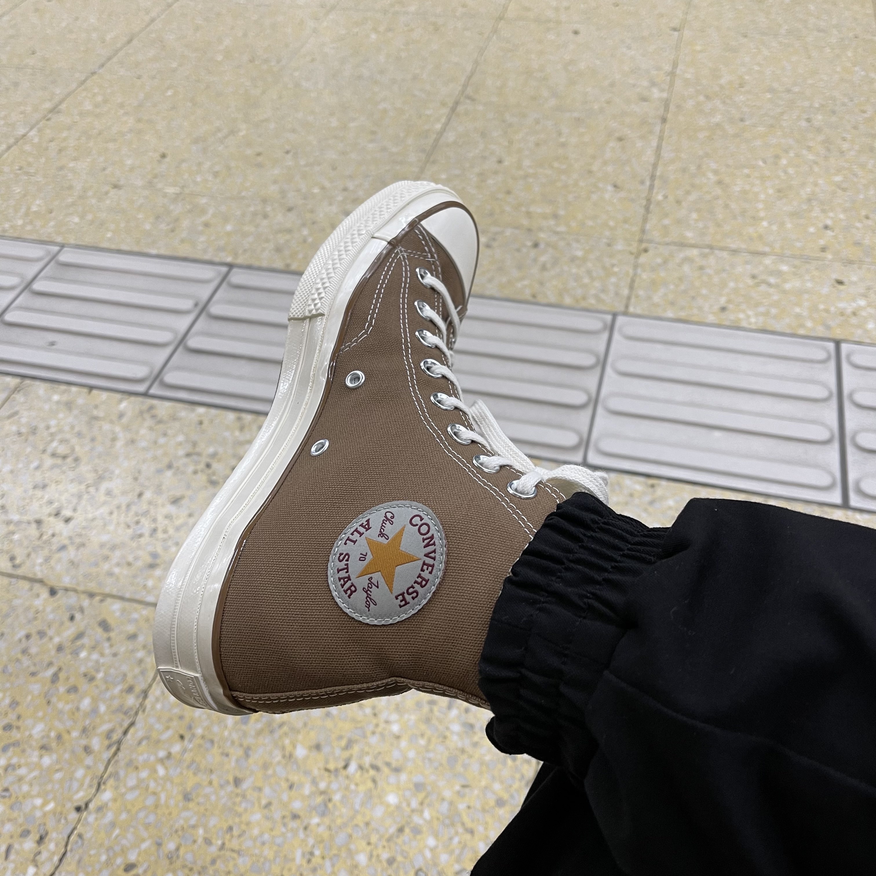 Converse x Carhartt WIP Chuck 70 High Hamilton Brown 착용 스타일 - 1