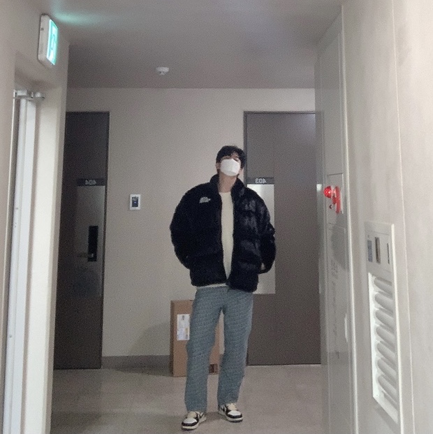 Supreme x The North Face Faux Fur Nuptse Jacket Black - 20FW, Supreme Monogram Double Knee Denim Painter Pants Blue - 21FW 착용 스타일