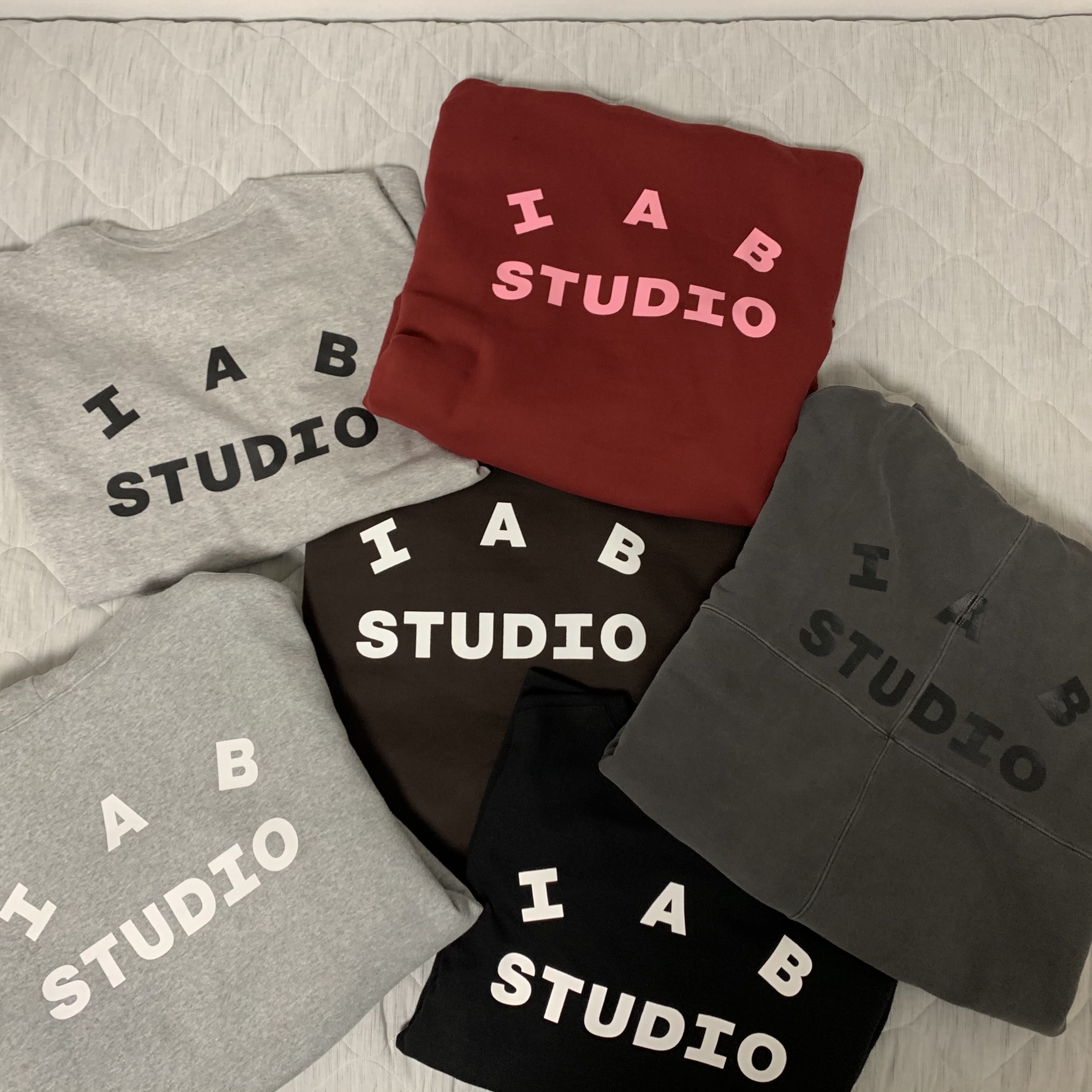 IAB Studio Hoodie Raspberry, IAB Studio Hoodie Brown 착용 스타일