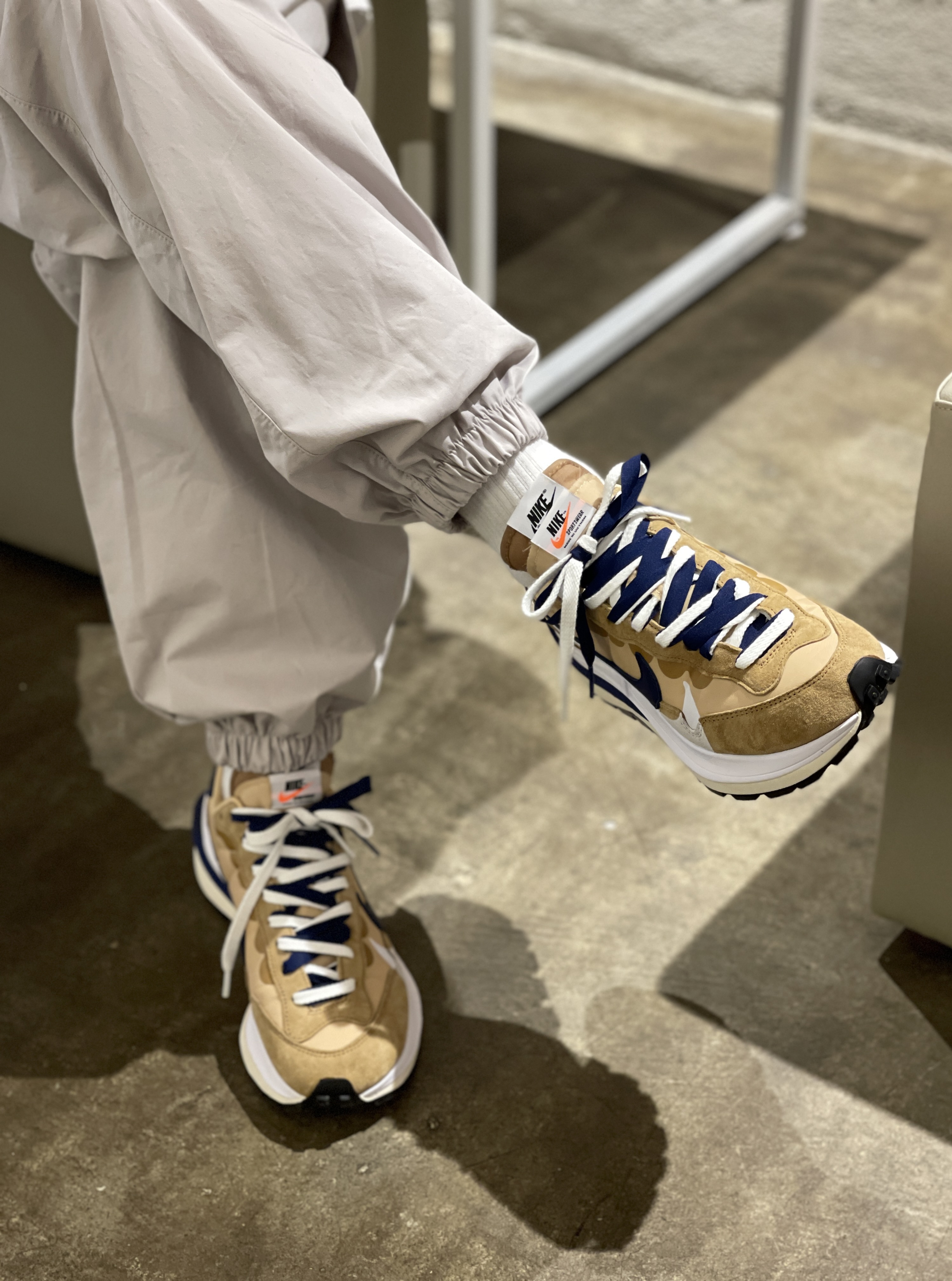 Nike x Sacai VaporWaffle Sesame and Blue Void 착용 스타일