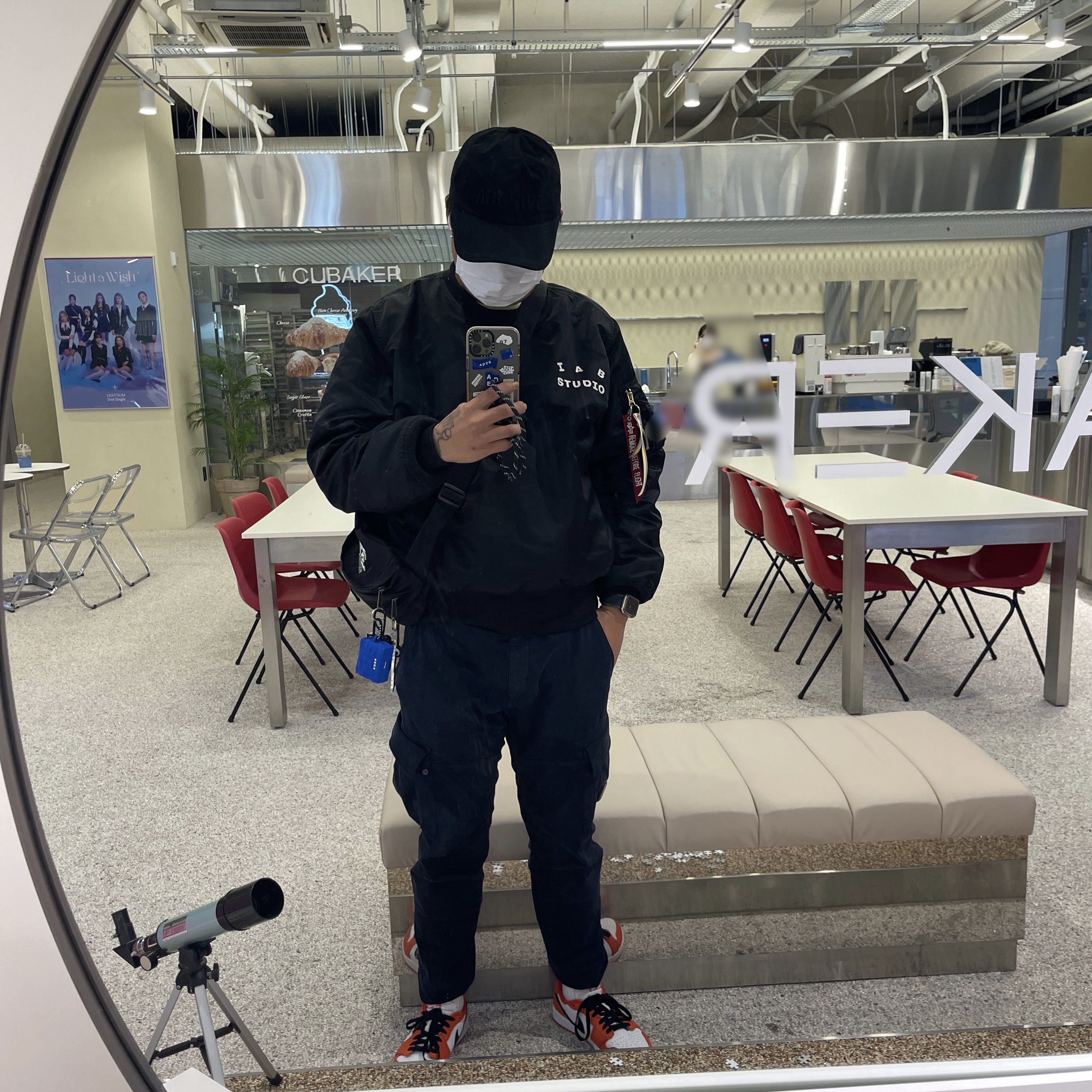 Casetify x Ader Error AirPods Pro Case, Jordan 1 Low OG Starfish 착용 스타일