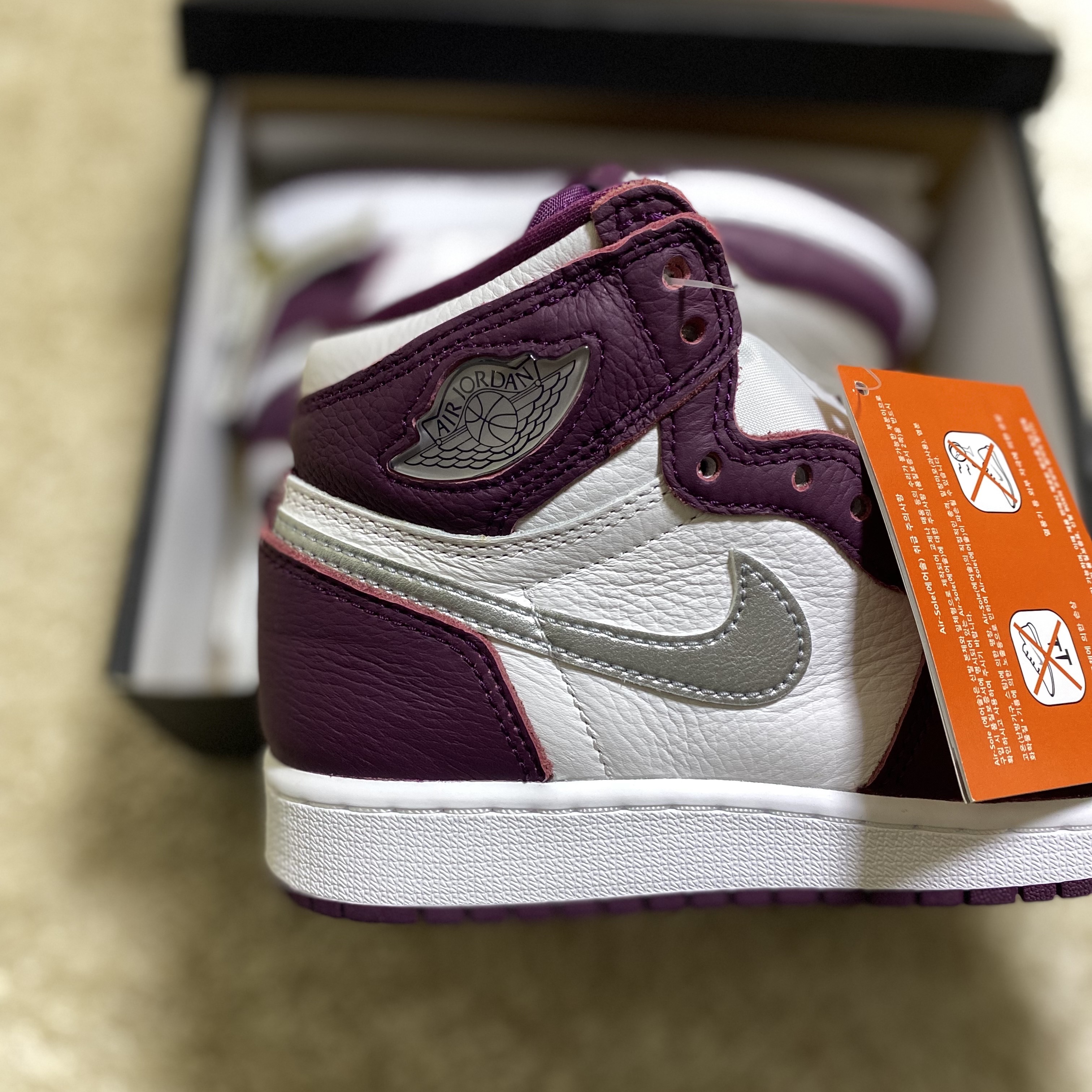 Jordan 1 Retro High OG Bordeaux, (GS) Jordan 1 Retro High OG Bordeaux 착용 스타일 - 2