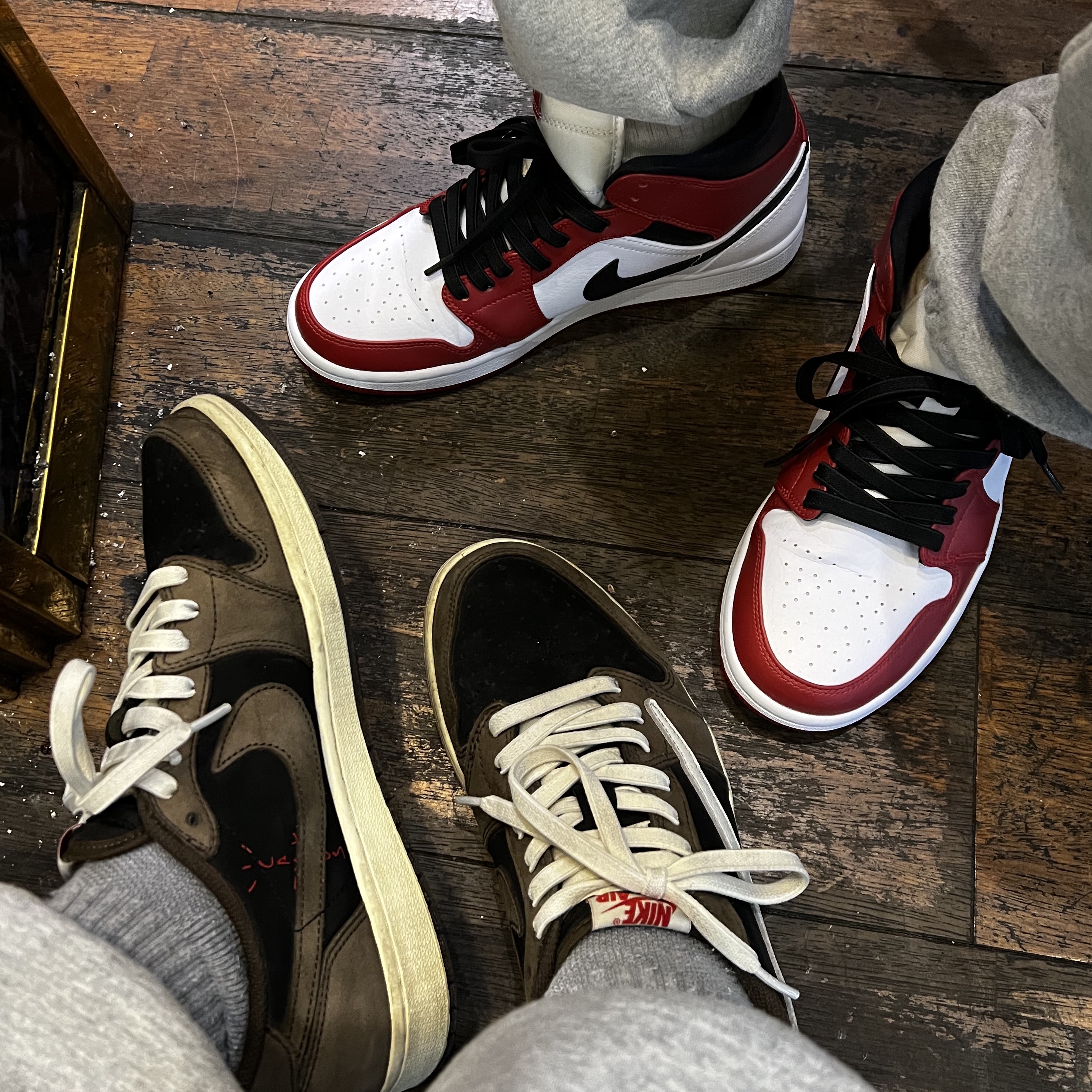Jordan 1 x Travis Scott Retro Low OG SP Mocha, Jordan 1 Mid Chicago 2020 착용 스타일