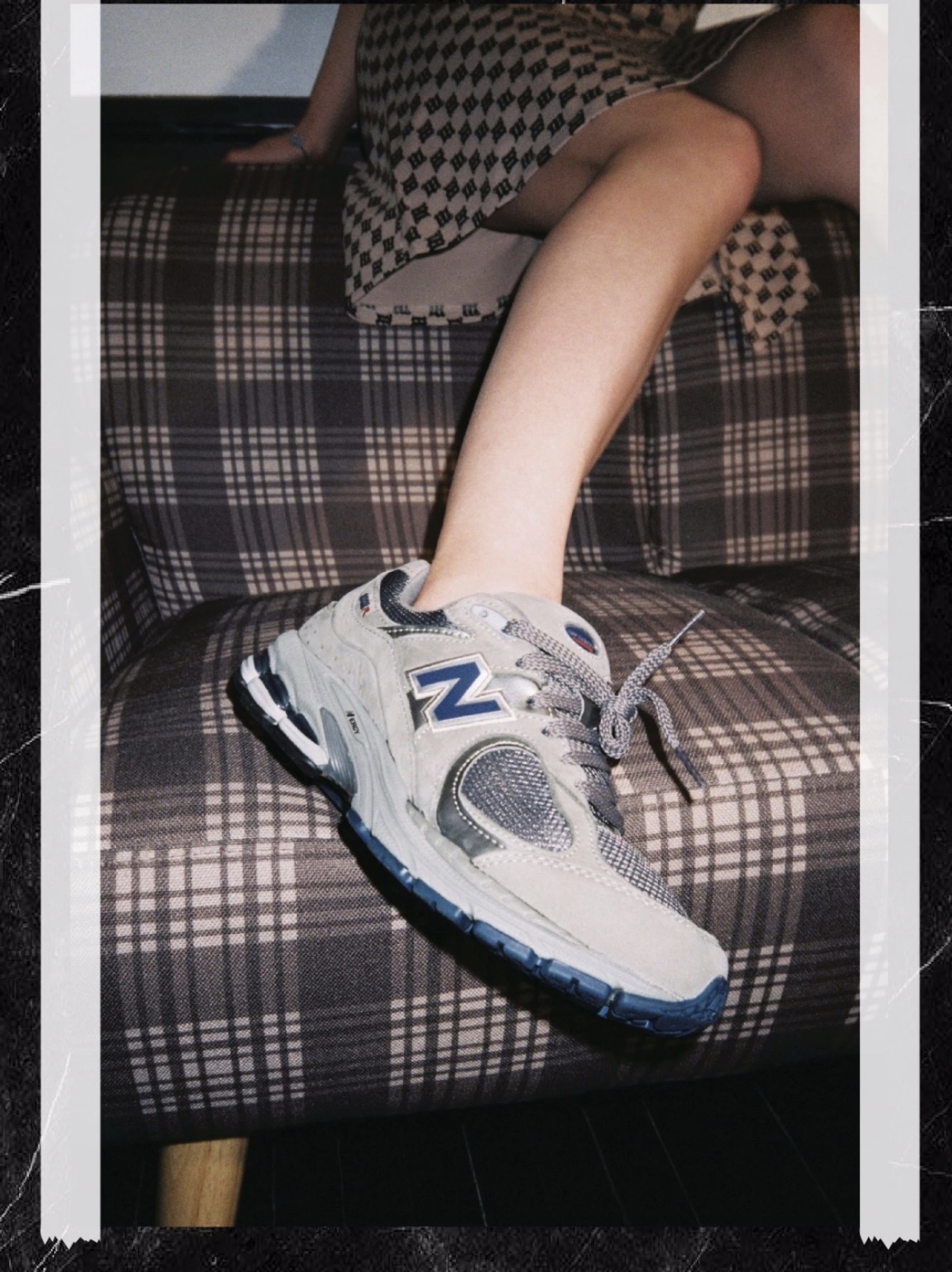 New Balance 2002R Gray 착용 스타일 - 2