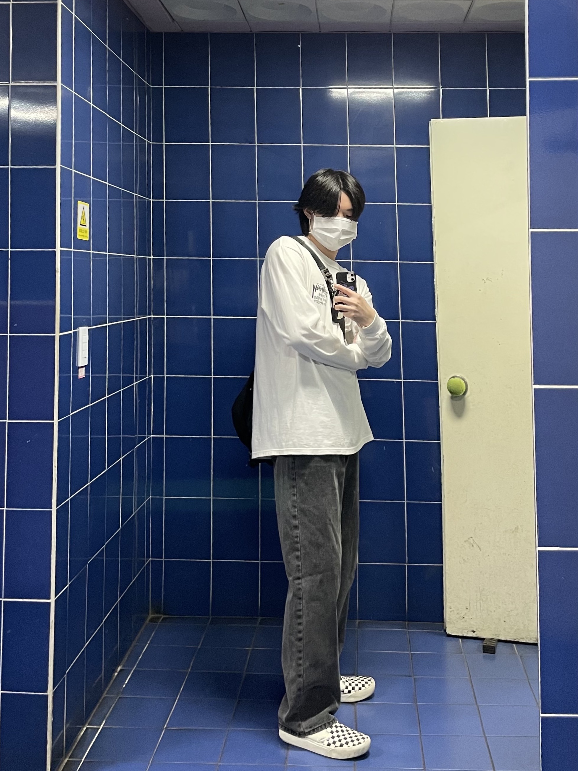 Vans Checkerboard Comfycush One Marshmallow, Stussy Stock DSM Los Angeles LS T-Shirt White 2021 착용 스타일 - 1