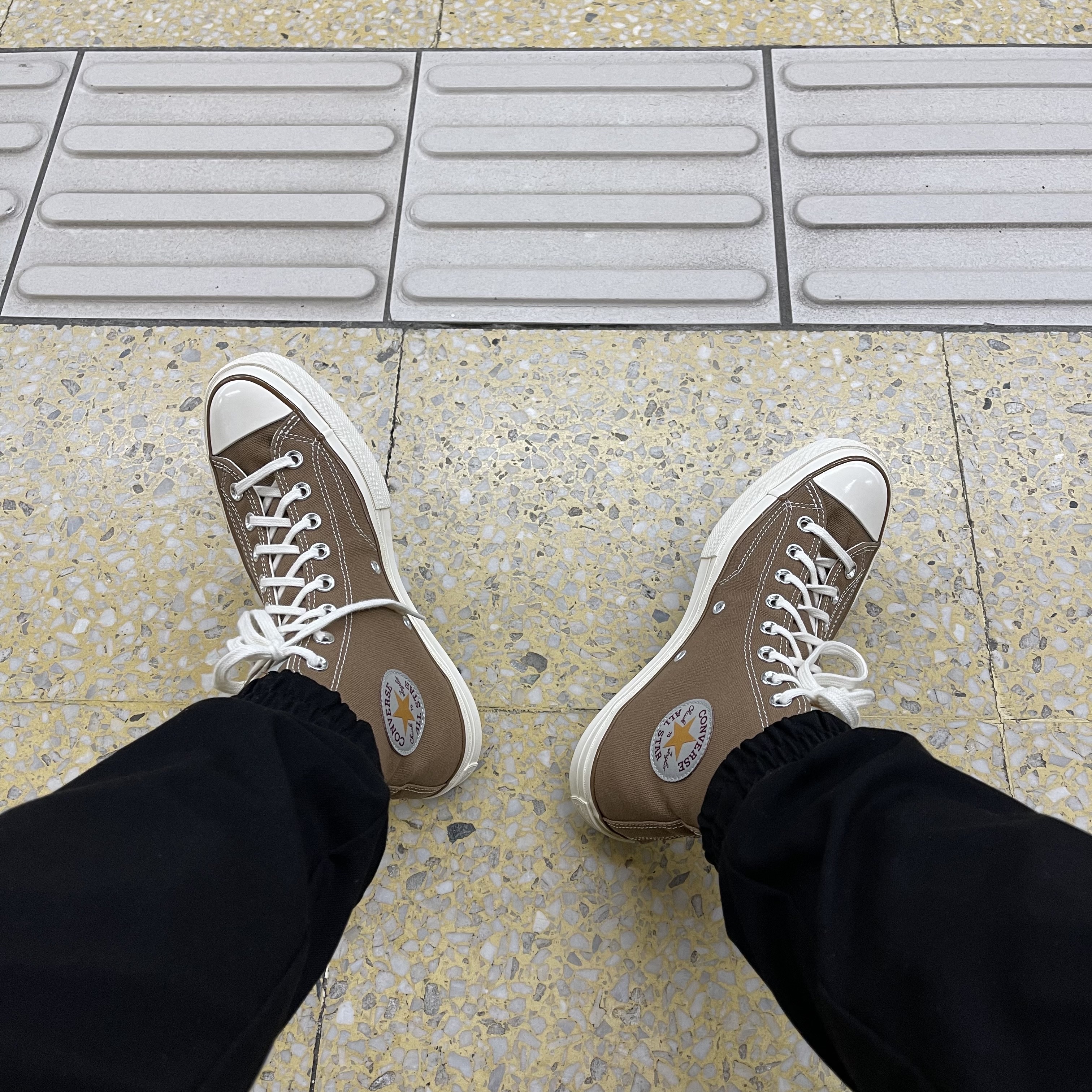 Converse x Carhartt WIP Chuck 70 High Hamilton Brown 착용 스타일 - 2