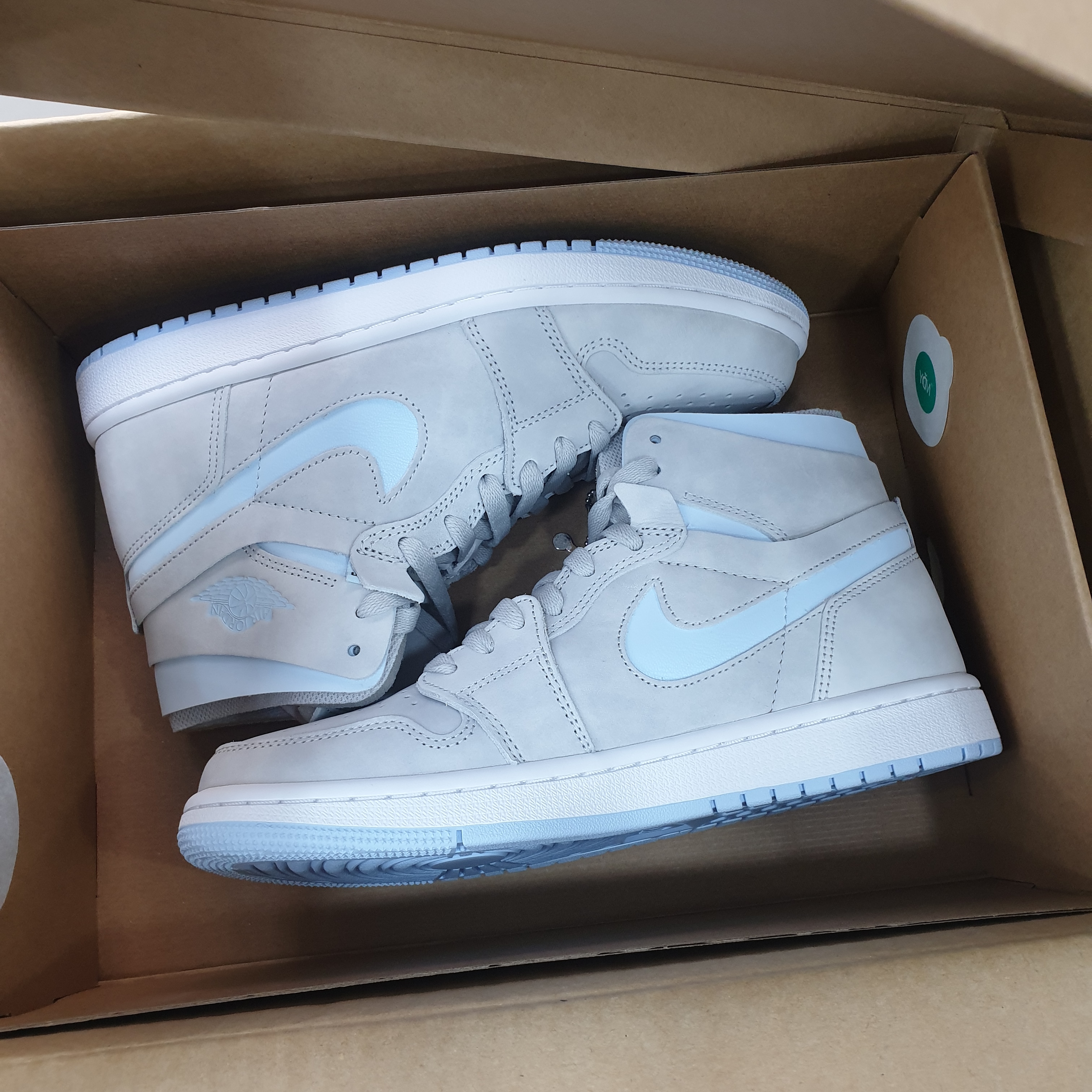 (W) Jordan 1 Zoom Air CMFT Grey Fog and Celestine Blue 착용 스타일 - 2