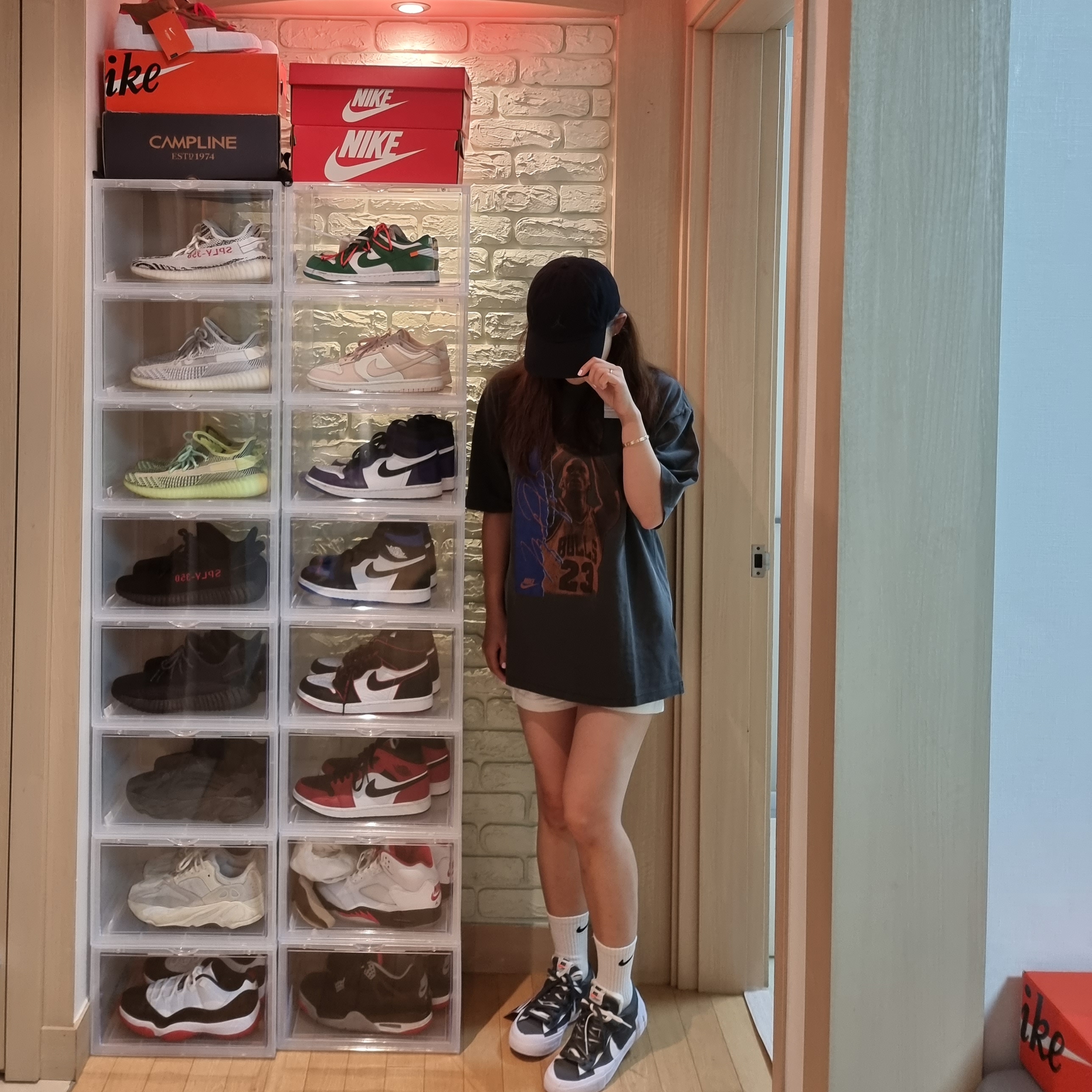 Nike x Sacai Blazer Low British Tan, Nike x Off-White Dunk Low Pine Green 착용 스타일