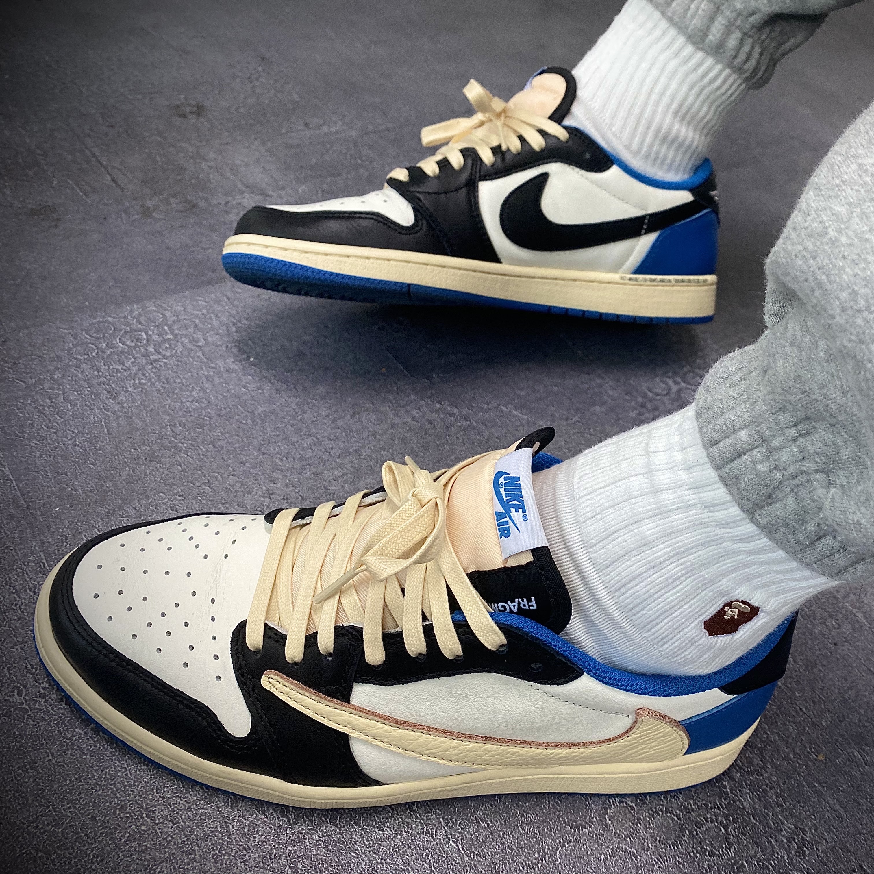 Jordan 1 x Travis Scott x Fragment Retro Low OG SP Military Blue 착용 스타일 - 1