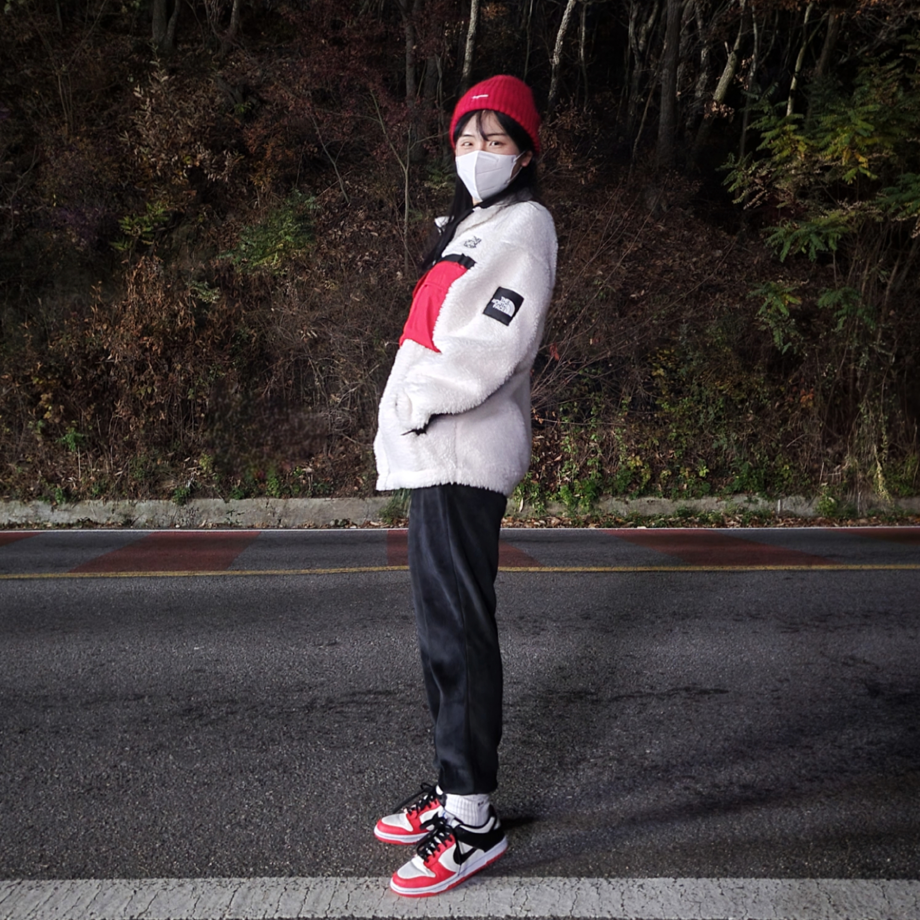 (GS) Nike x NBA Dunk Low Black and Chile Red 착용 스타일