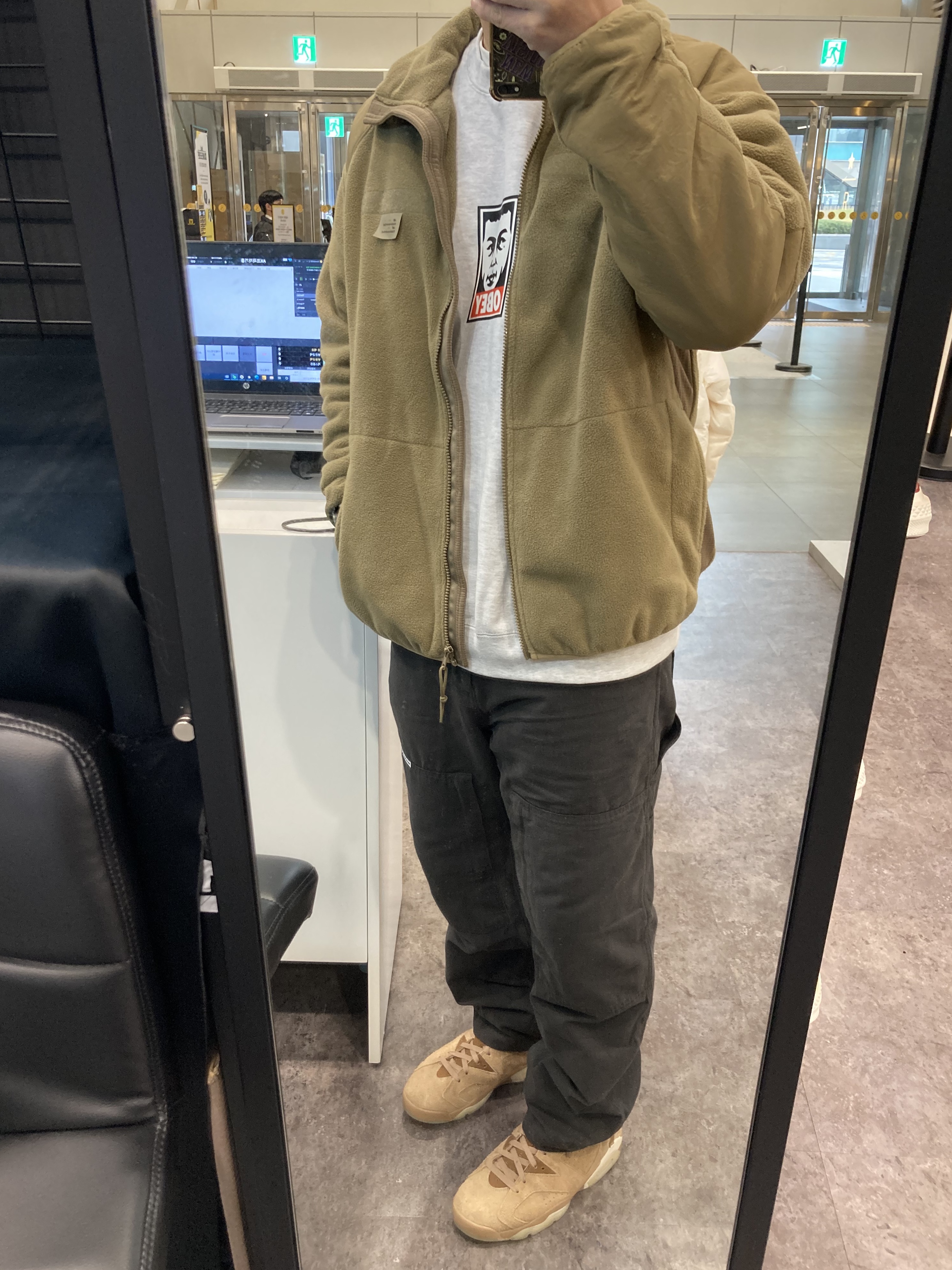 Jordan 6 x Travis Scott Retro SP British Khaki, IAB Studio x Obey Beenzino Icon Crew Ash Gray 착용 스타일