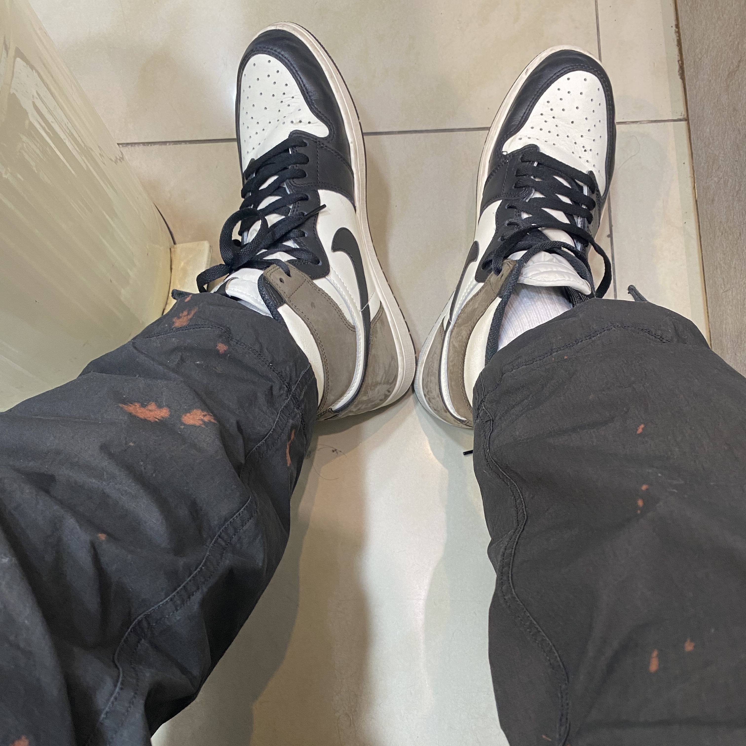 Jordan 1 Retro High OG Black Mocha 착용 스타일