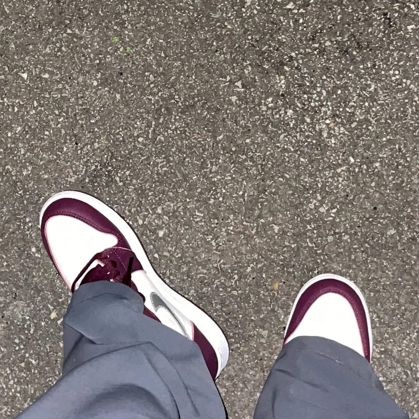 (GS) Jordan 1 Retro High OG Bordeaux 착용 스타일 - 4