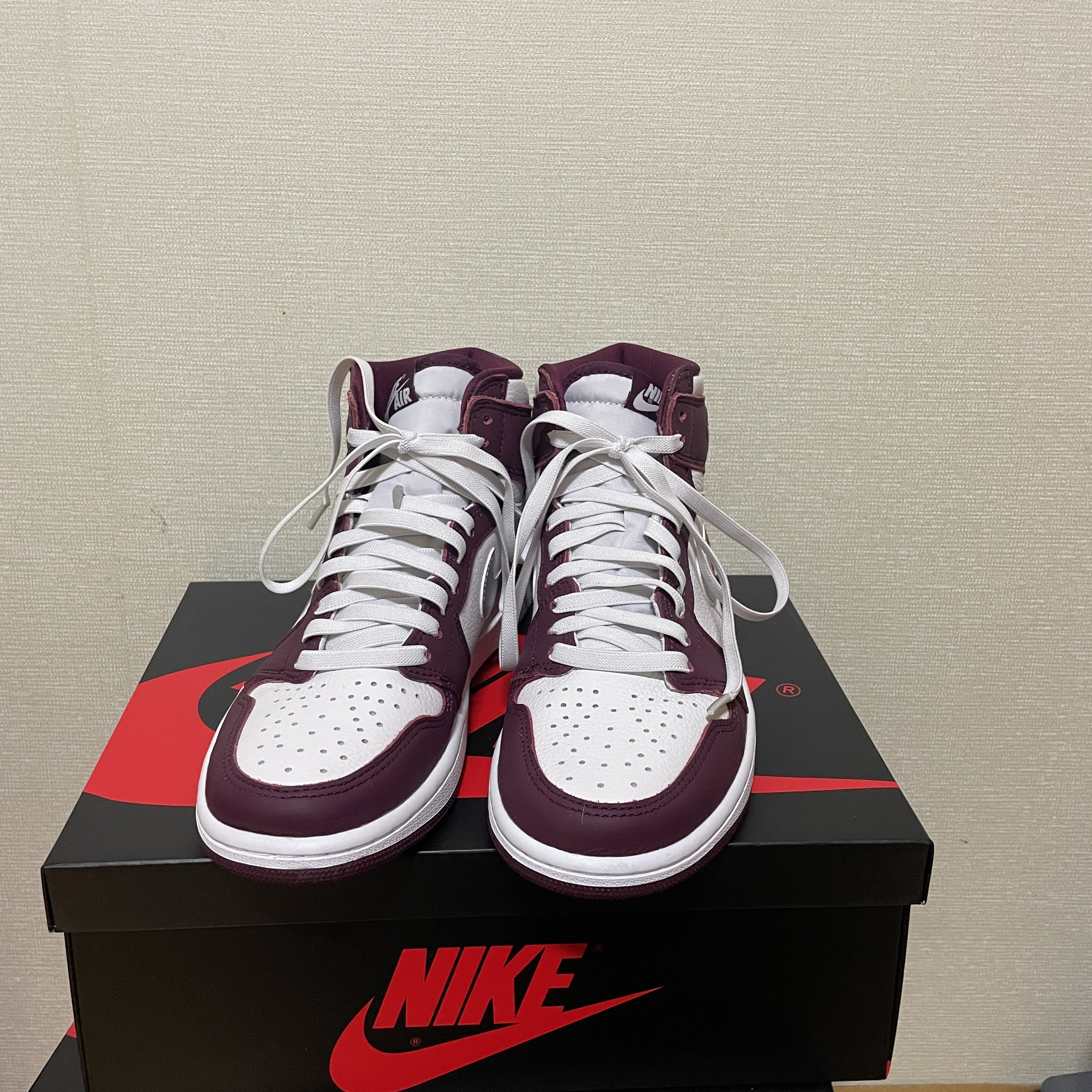 Jordan 1 Retro High OG Bordeaux 착용 스타일 - 2