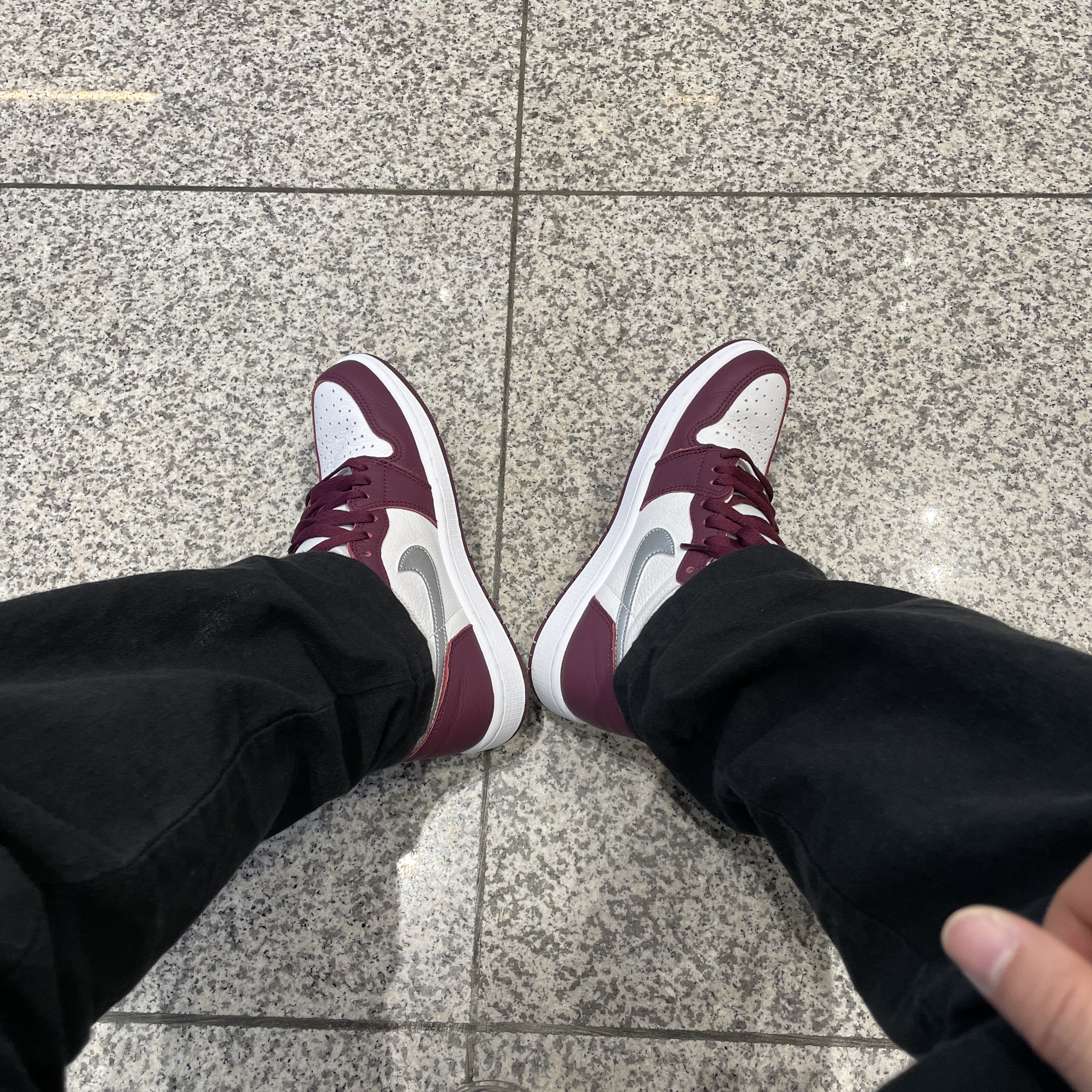 Jordan 1 Retro High OG Bordeaux 착용 스타일