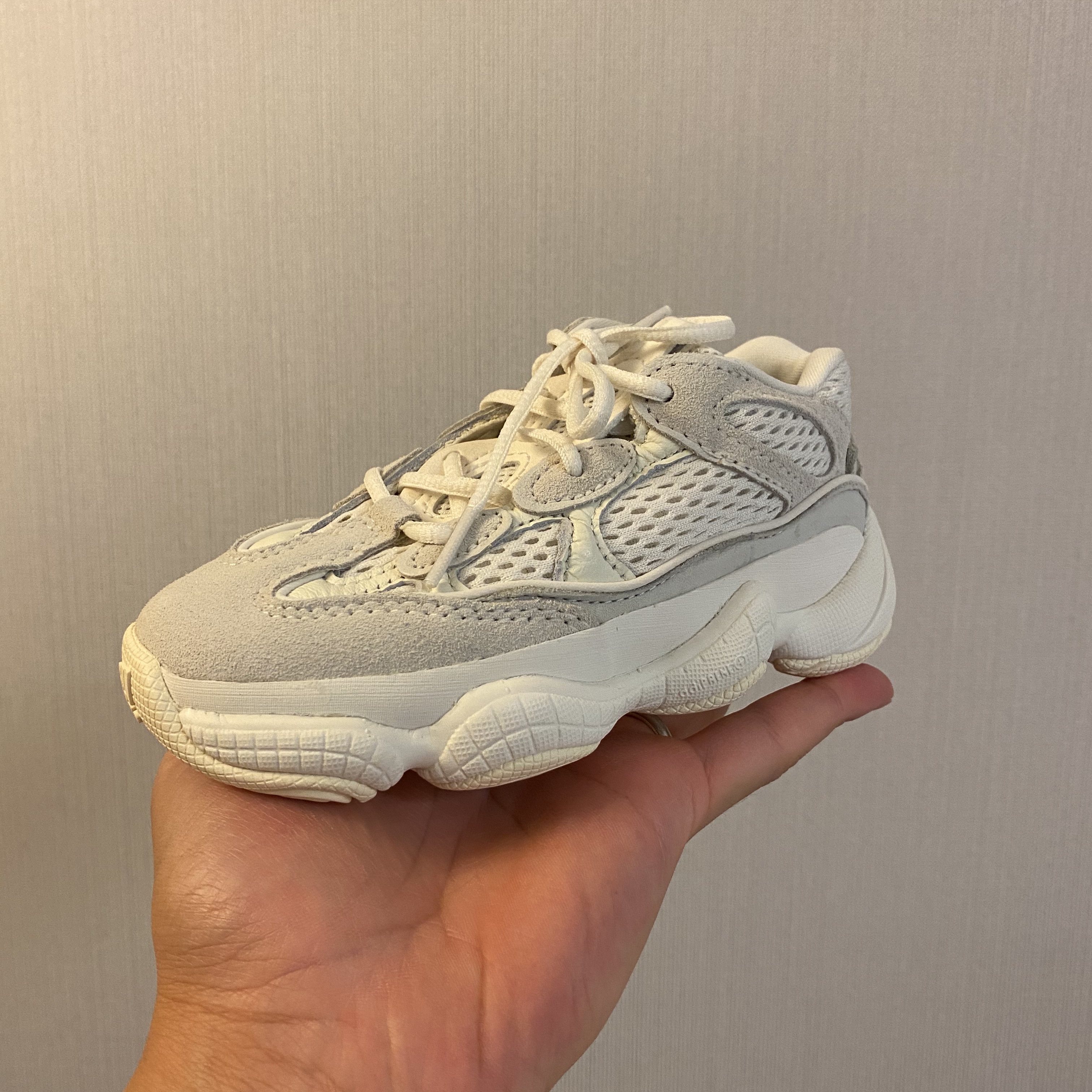 Jordan 5 x Off-White Retro SP Sail Fire Red, Adidas Yeezy 500 Bone White 착용 스타일 - 2