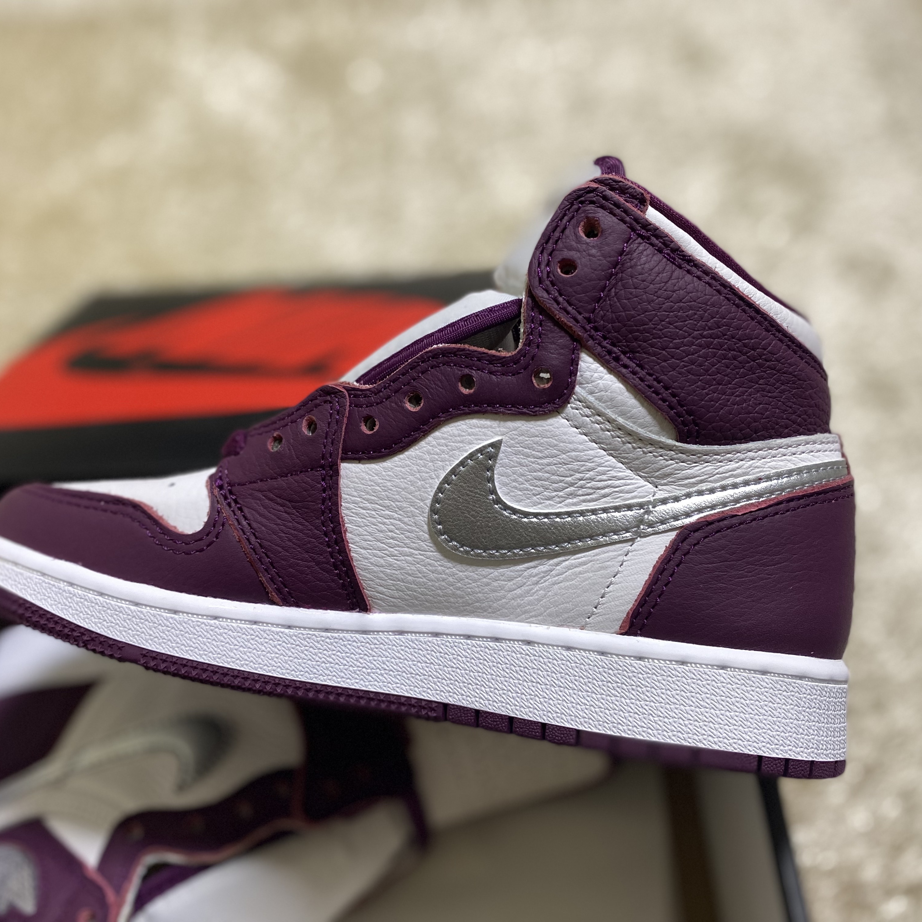 Jordan 1 Retro High OG Bordeaux, (GS) Jordan 1 Retro High OG Bordeaux 착용 스타일 - 3