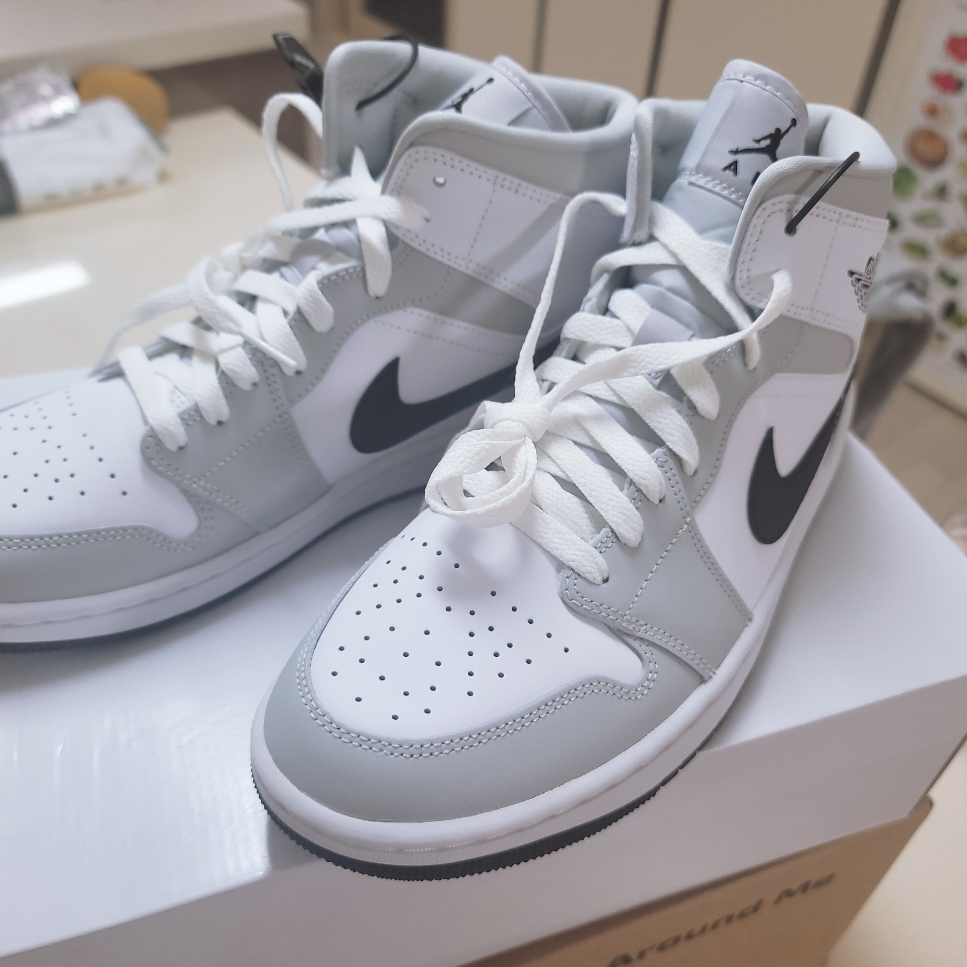 (W) Jordan 1 Mid Grey Fog 착용 스타일 - 2
