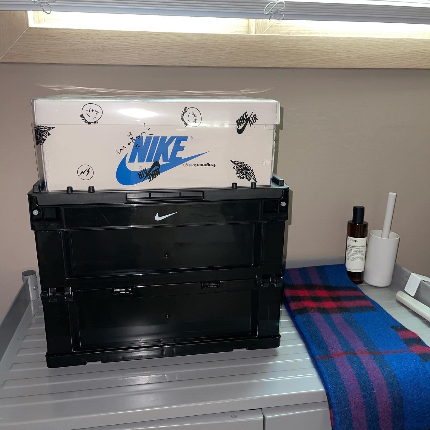 Nike Members Days Live Folding Box Black, Jordan 1 x Travis Scott x Fragment Retro Low OG SP Military Blue 착용 스타일