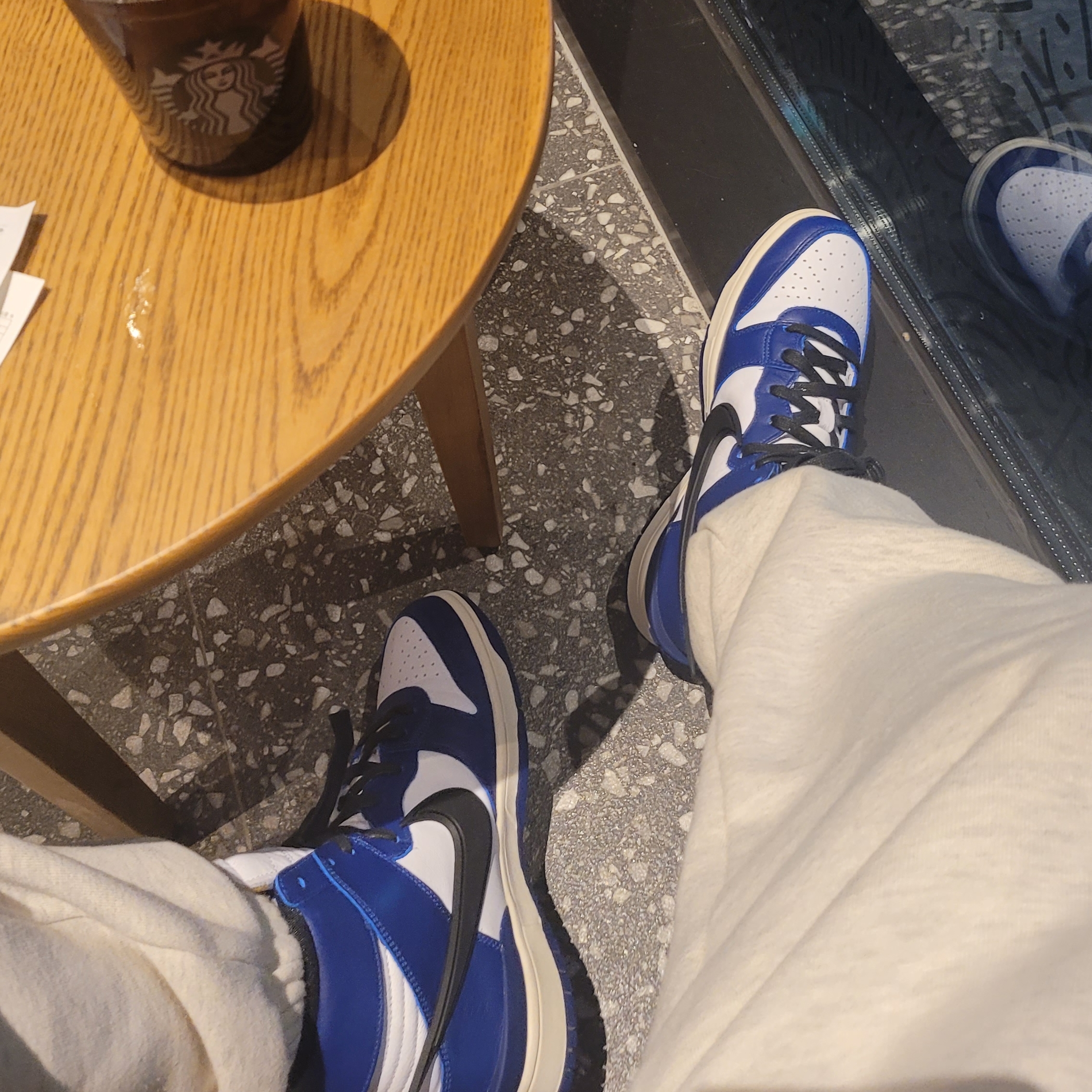 Nike x Ambush Dunk High Deep Royal Blue, IAB Studio Crewneck Sky Blue 착용 스타일 - 3