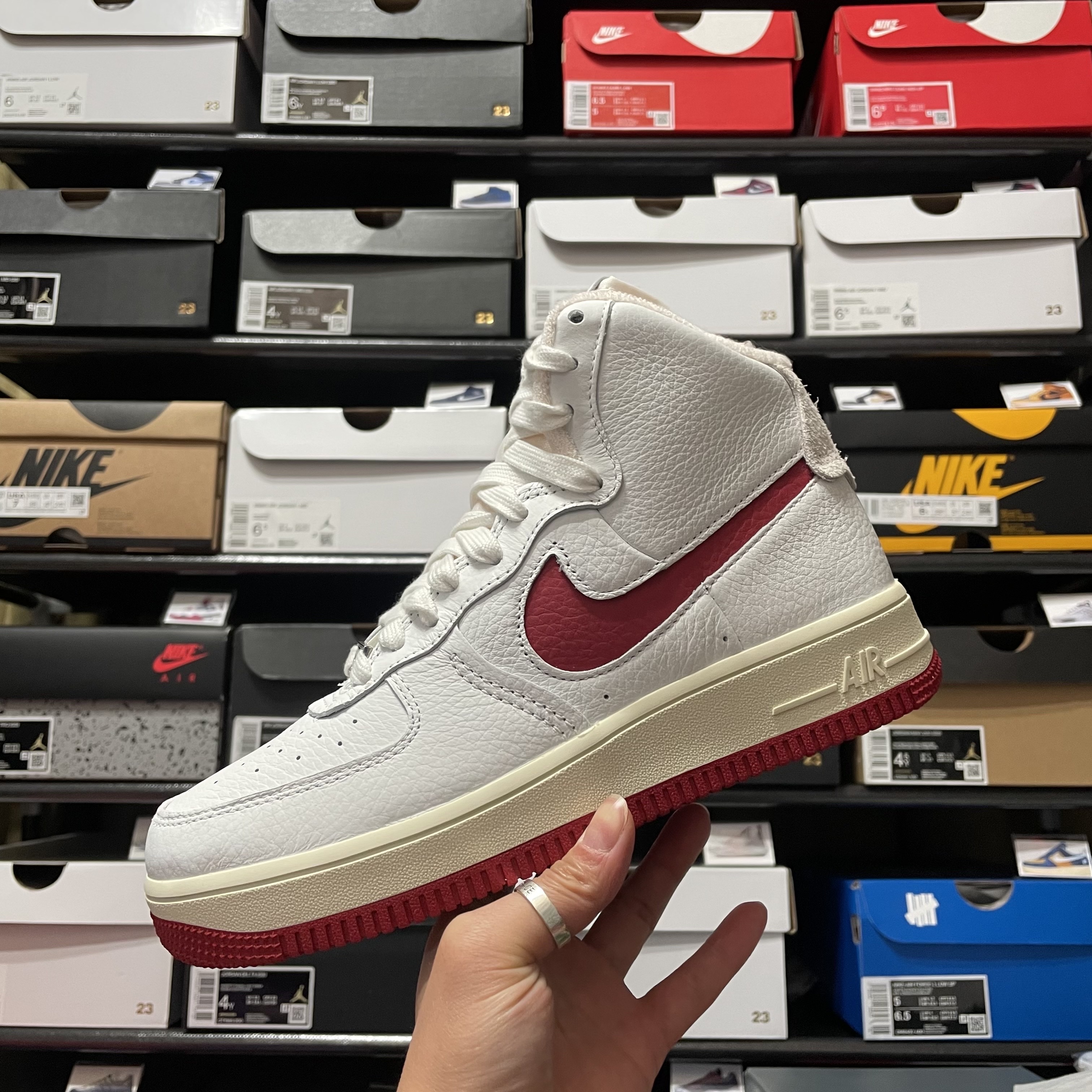 (W) Nike Air Force 1 High Sculpt Gym Red 착용 스타일 - 1
