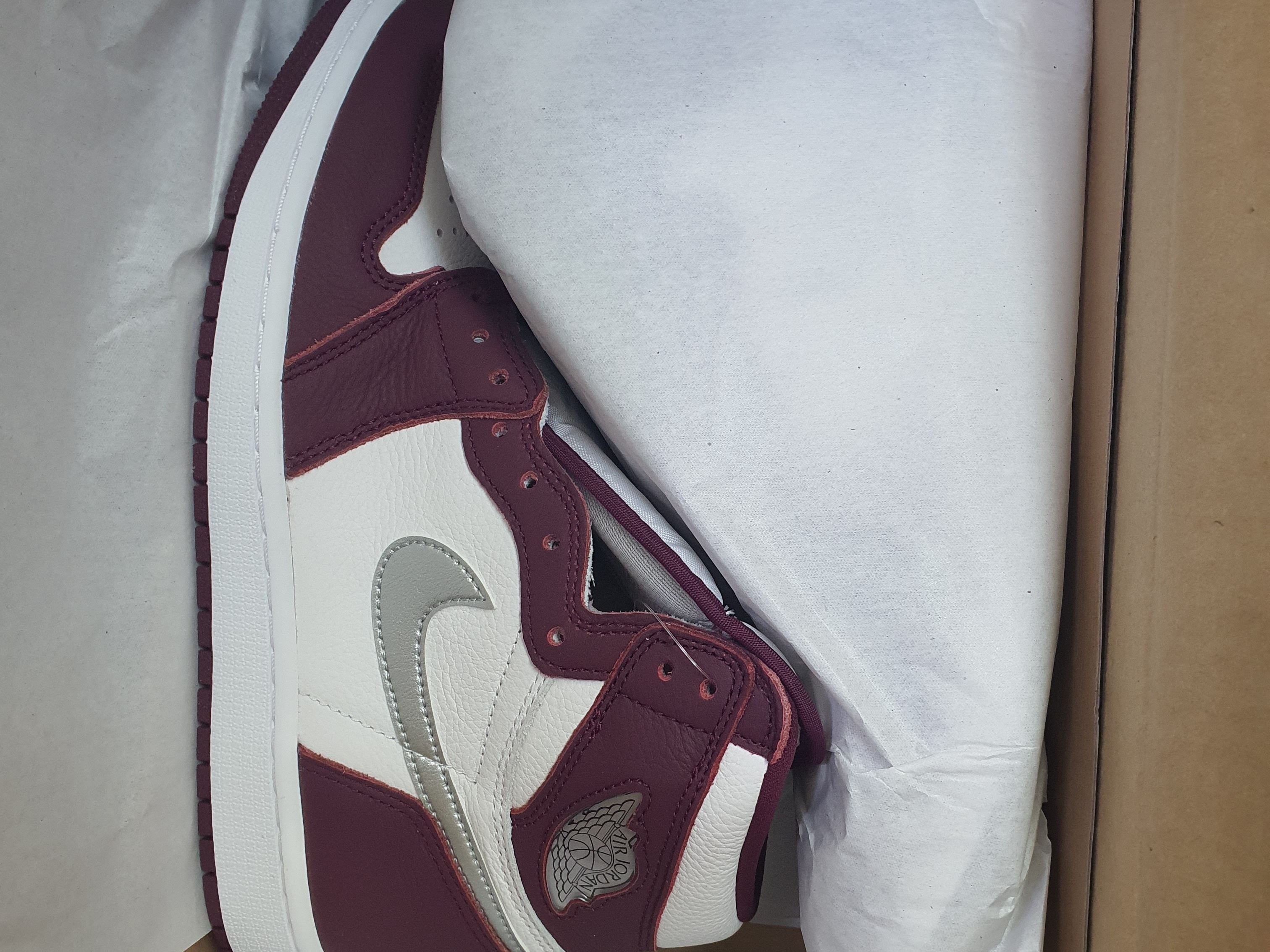 Jordan 1 Retro High OG Bordeaux 착용 스타일 - 1