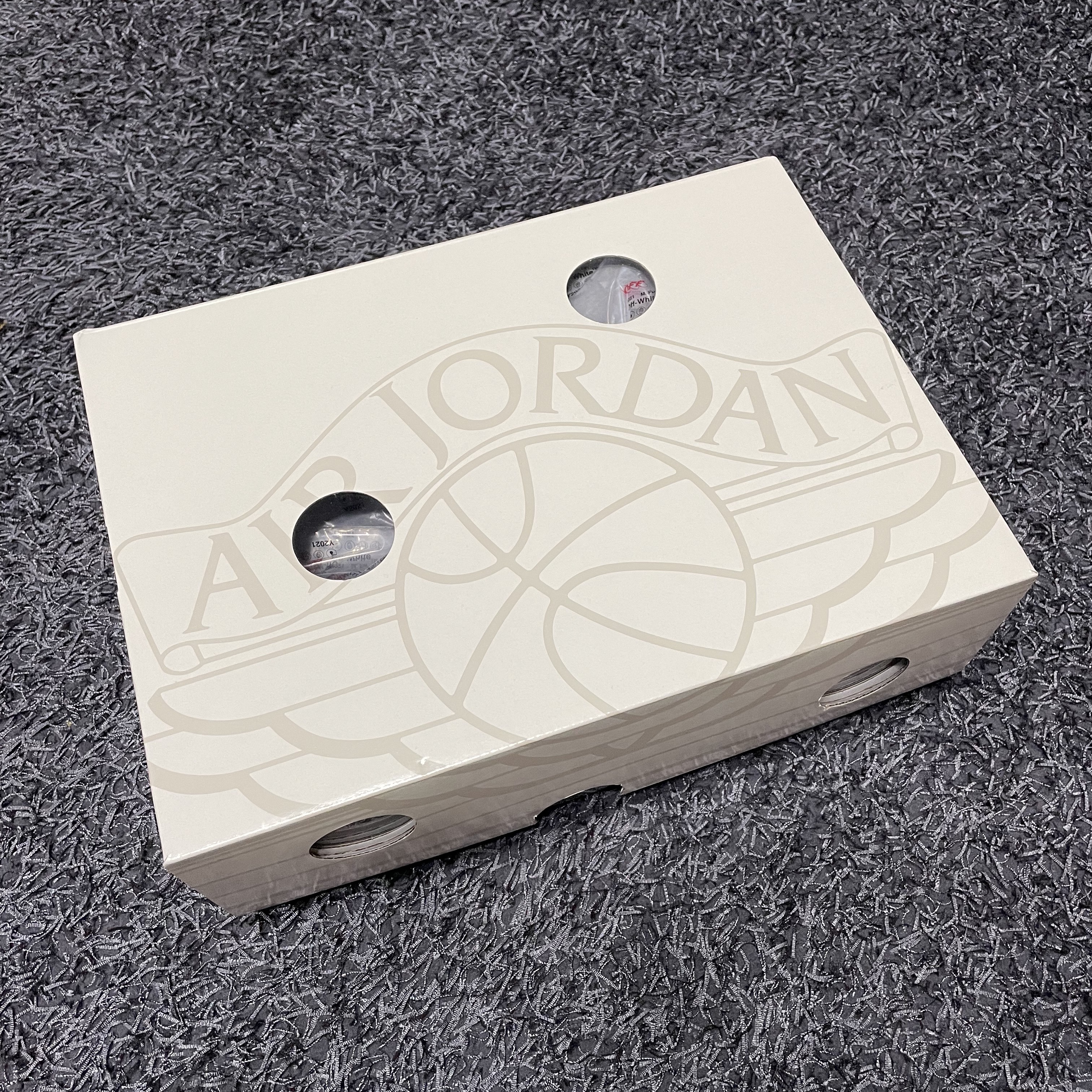 Jordan 2 x Off-White Retro Low SP Black and Varsity Royal 착용 스타일 - 1